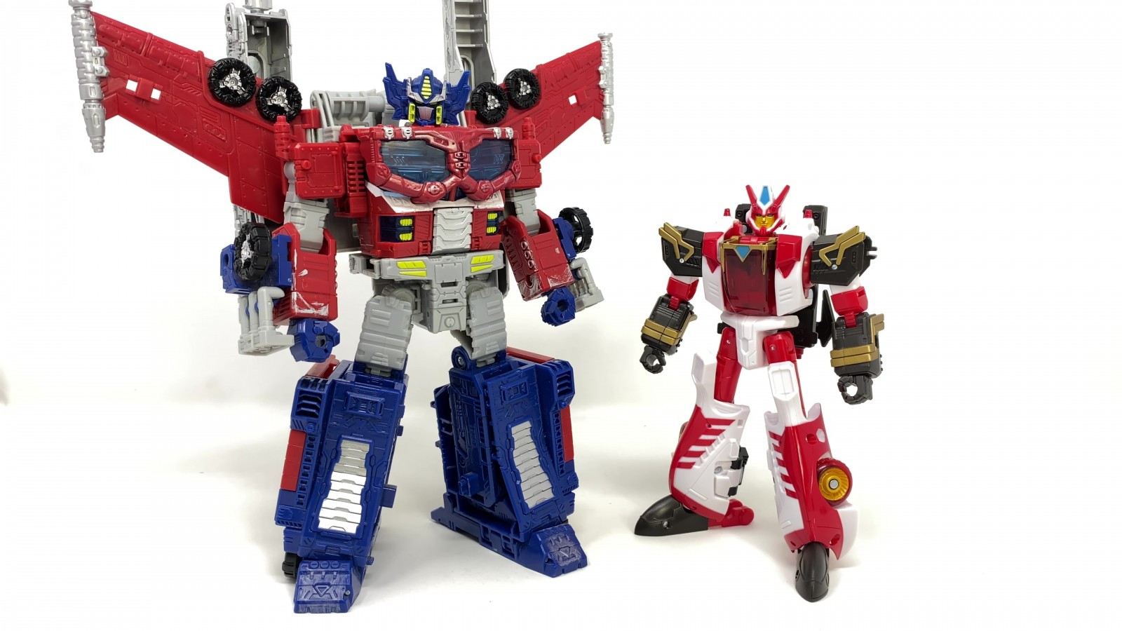 Transformers News: More Images of Walmart Exclusive Voyager Cybertron Override Show us it is a Completely New Mold Transformers News: More Images of Walmart Exclusive Voyager Cybertron Override Show us it is a Completely New Mold