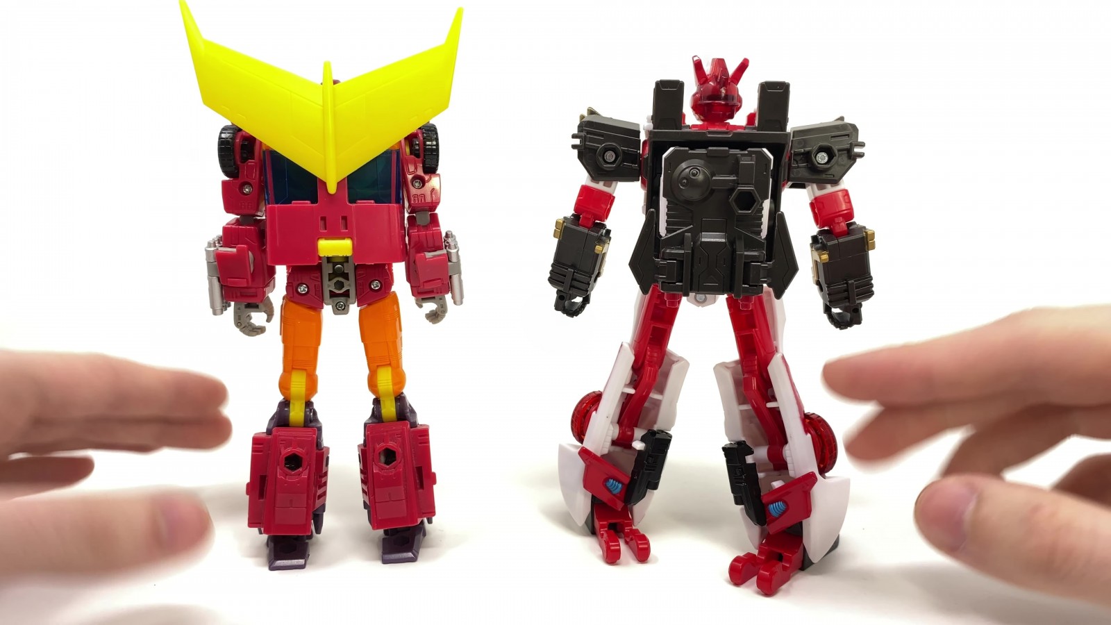 Transformers News: More Images of Walmart Exclusive Voyager Cybertron Override Show us it is a Completely New Mold Transformers News: More Images of Walmart Exclusive Voyager Cybertron Override Show us it is a Completely New Mold