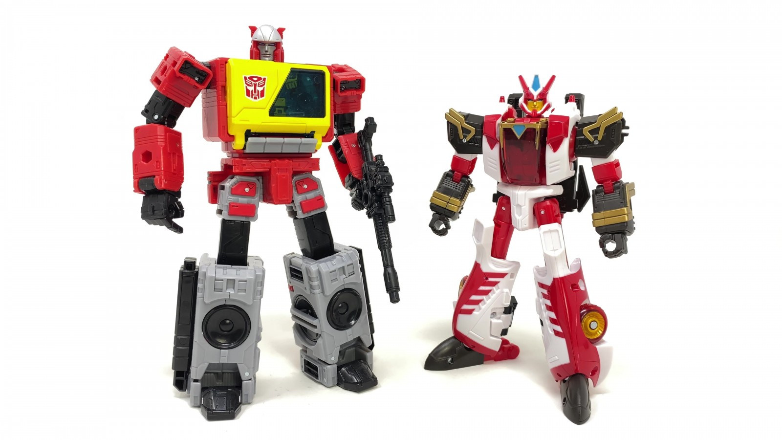 Transformers News: More Images of Walmart Exclusive Voyager Cybertron Override Show us it is a Completely New Mold Transformers News: More Images of Walmart Exclusive Voyager Cybertron Override Show us it is a Completely New Mold