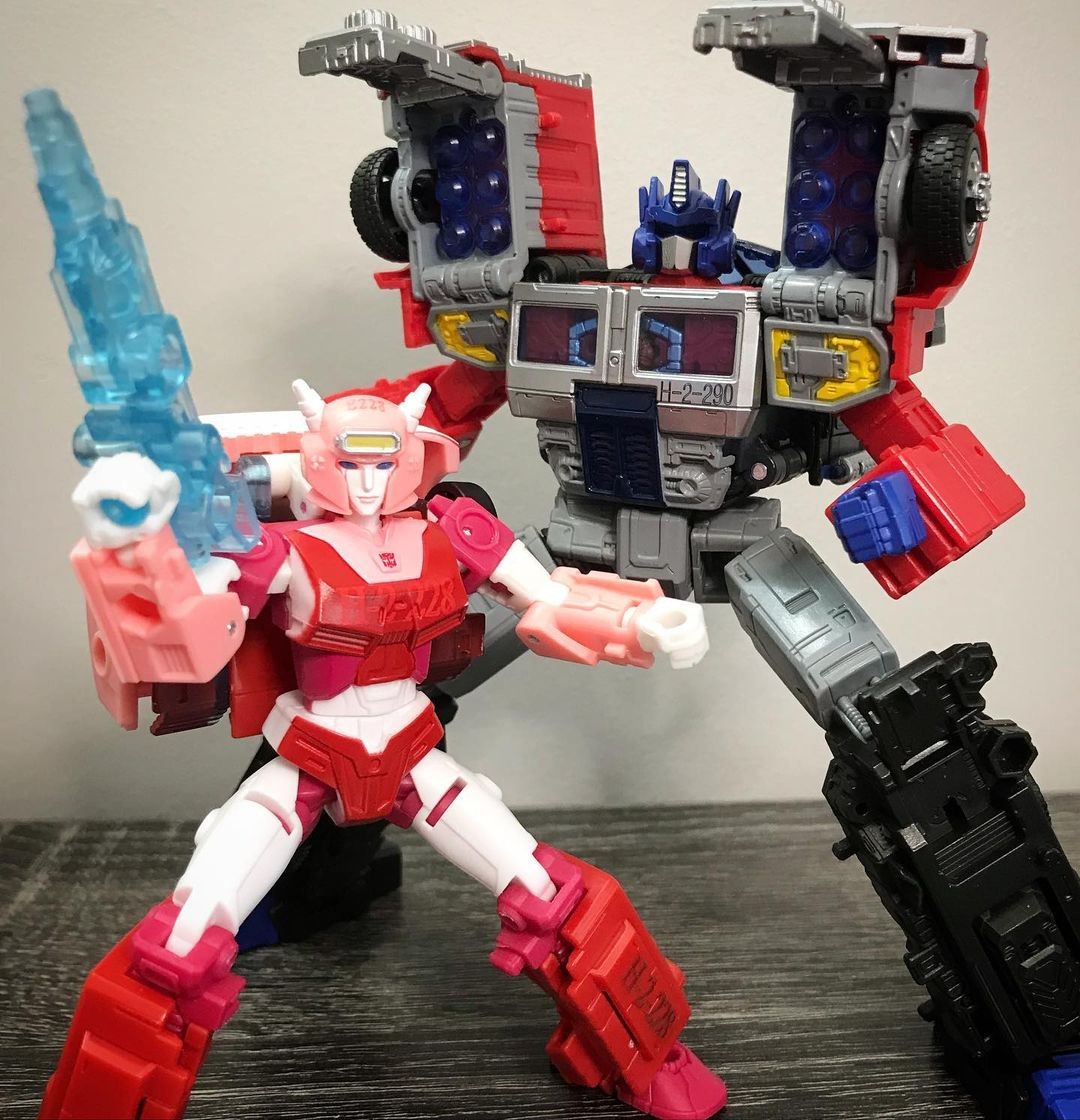 Transformers News: Transformers Designer Discusses Legacy Elita-1 Design process and Shares Different Looks