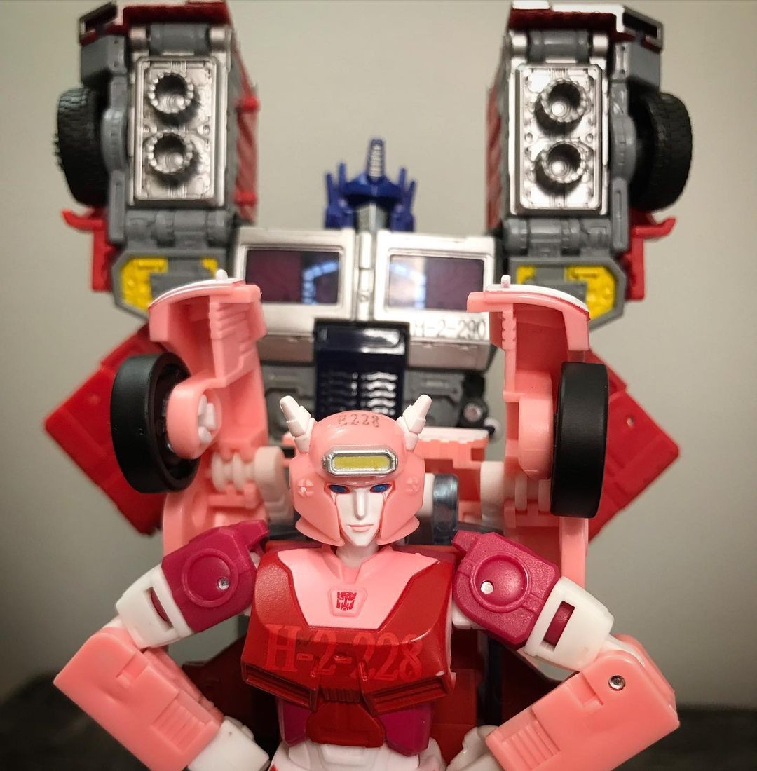 Transformers News: Transformers Designer Discusses Legacy Elita-1 Design process and Shares Different Looks