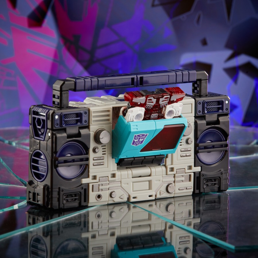 Transformers News: Shattered Glass Baster Up On Pulse for Transformers Tuesday Transformers News: Shattered Glass Baster Up On Pulse for Transformers Tuesday