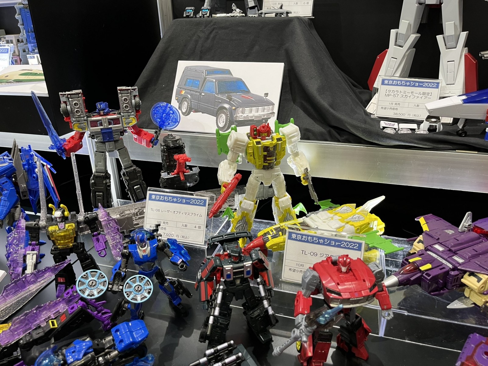 Transformers News: Images of Upcoming Masterpiece Toys at Tokyo Toy Show Give us an Idea of their Size Transformers News: Images of Upcoming Masterpiece Toys at Tokyo Toy Show Give us an Idea of their Size