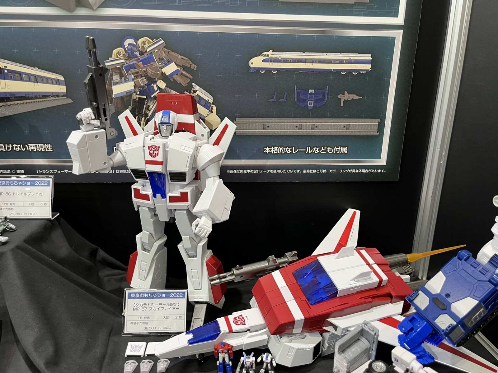 Transformers News: Images of Upcoming Masterpiece Toys at Tokyo Toy Show Give us an Idea of their Size Transformers News: Images of Upcoming Masterpiece Toys at Tokyo Toy Show Give us an Idea of their Size