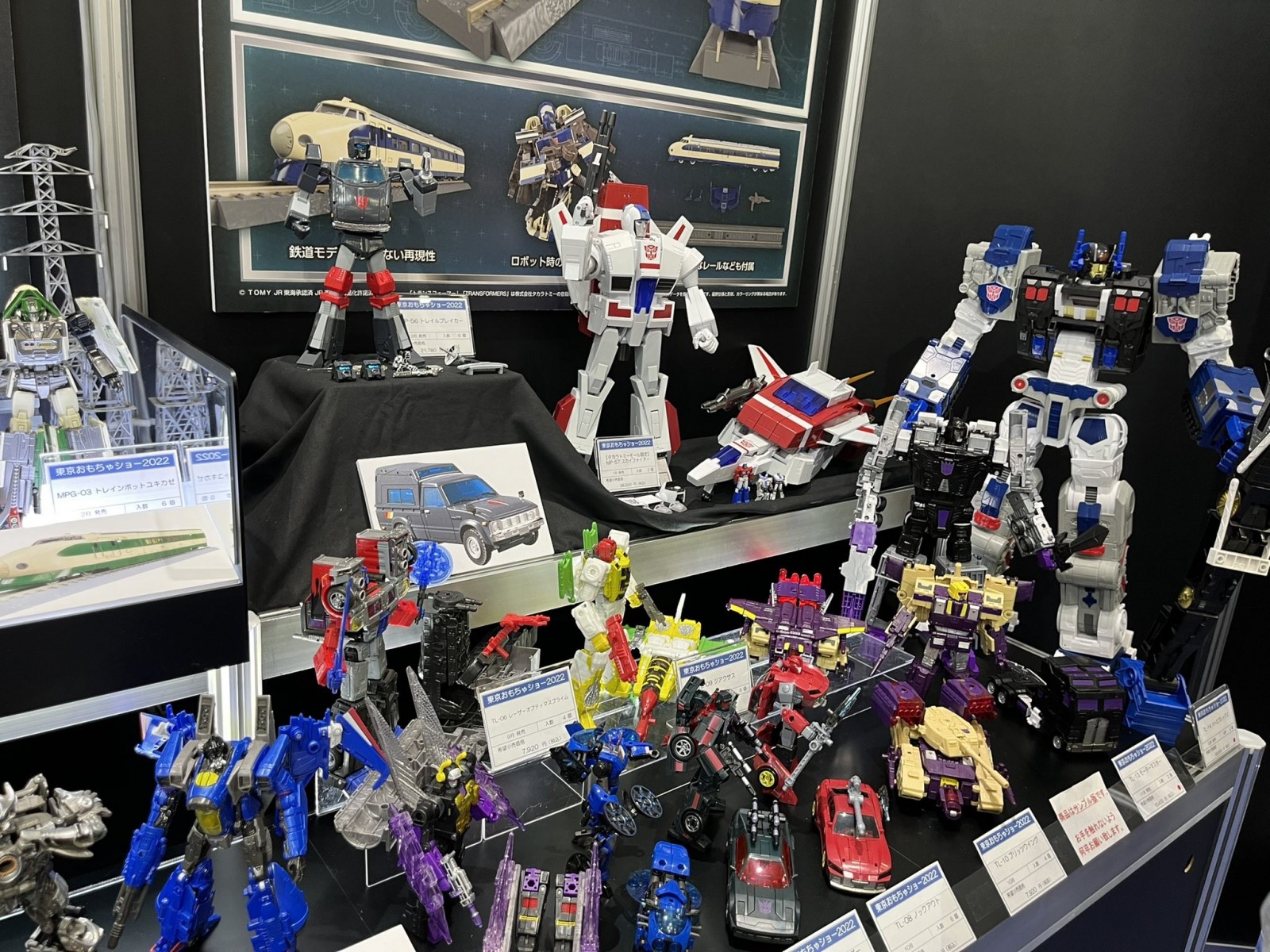 Transformers News: Images of Upcoming Masterpiece Toys at Tokyo Toy Show Give us an Idea of their Size Transformers News: Images of Upcoming Masterpiece Toys at Tokyo Toy Show Give us an Idea of their Size