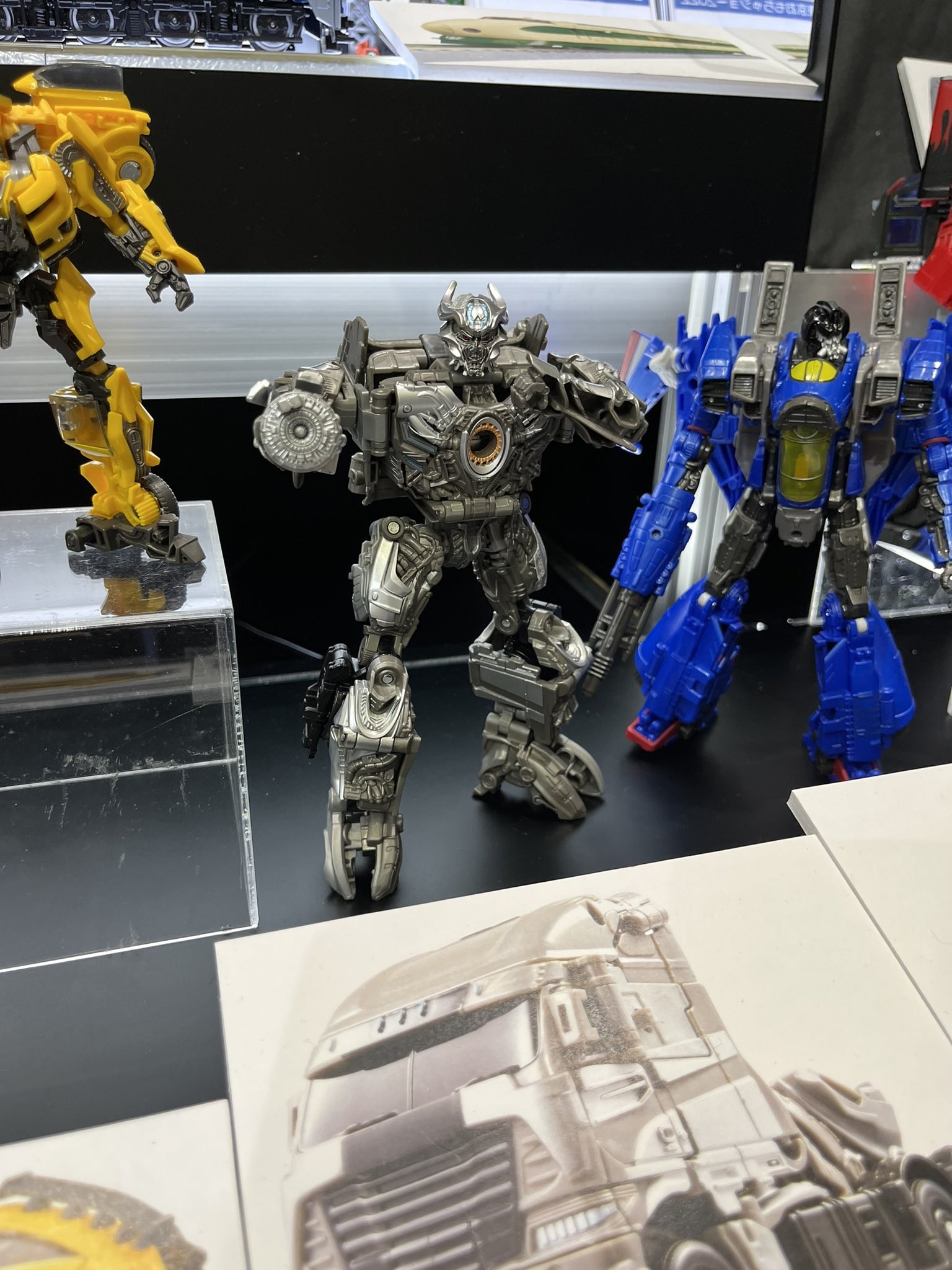 Transformers News: Images of Upcoming Masterpiece Toys at Tokyo Toy Show Give us an Idea of their Size Transformers News: Images of Upcoming Masterpiece Toys at Tokyo Toy Show Give us an Idea of their Size