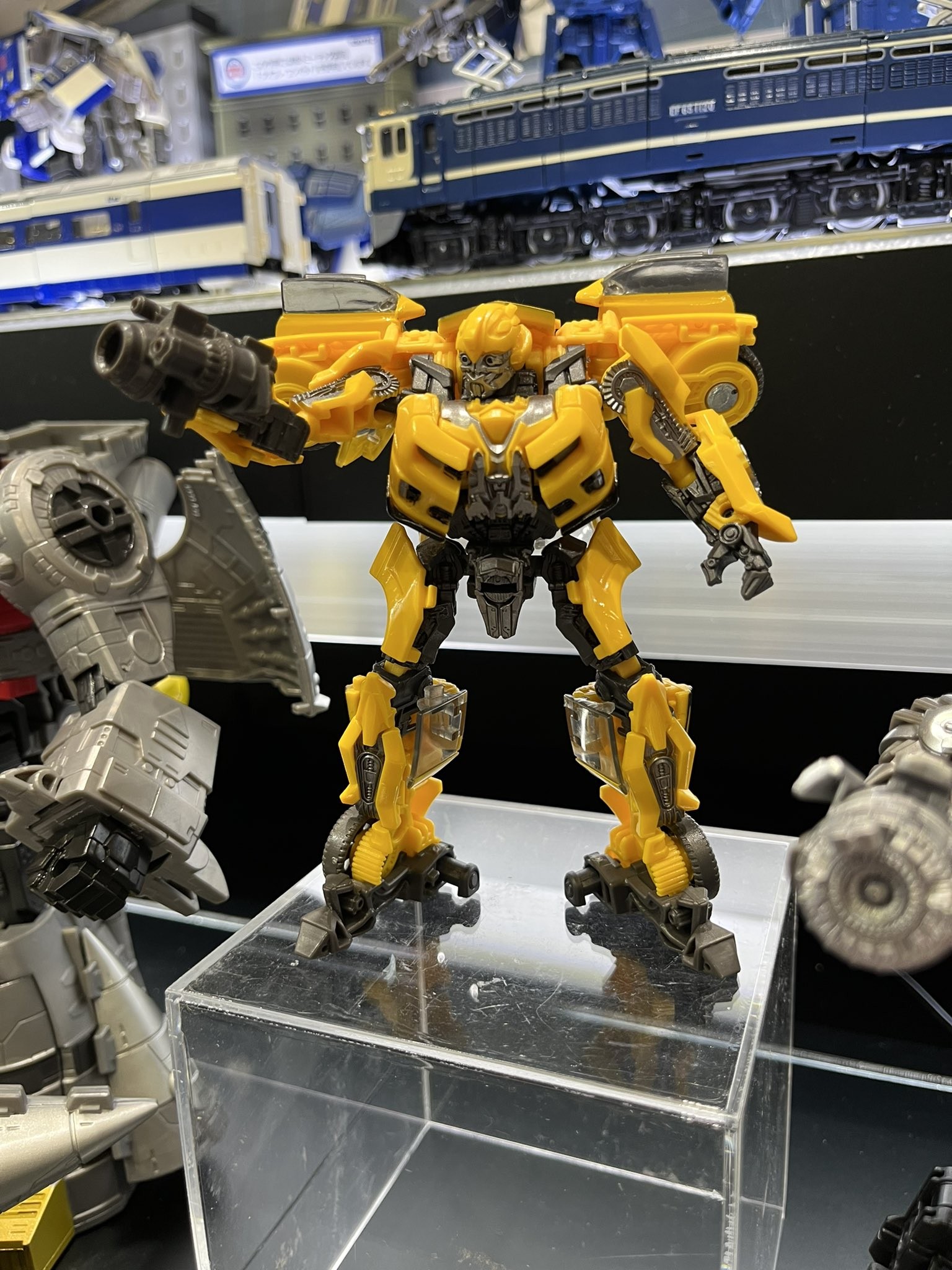 Transformers News: Images of Upcoming Masterpiece Toys at Tokyo Toy Show Give us an Idea of their Size Transformers News: Images of Upcoming Masterpiece Toys at Tokyo Toy Show Give us an Idea of their Size