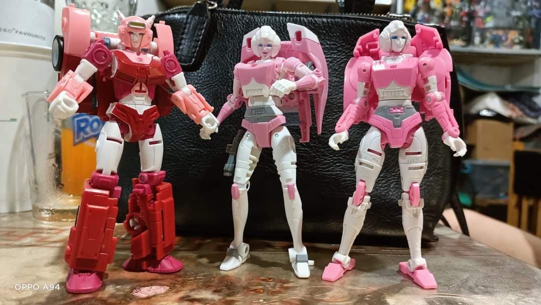 Transformers News: In Hand Images of Transformers Studio Series Galvatron and Arcee