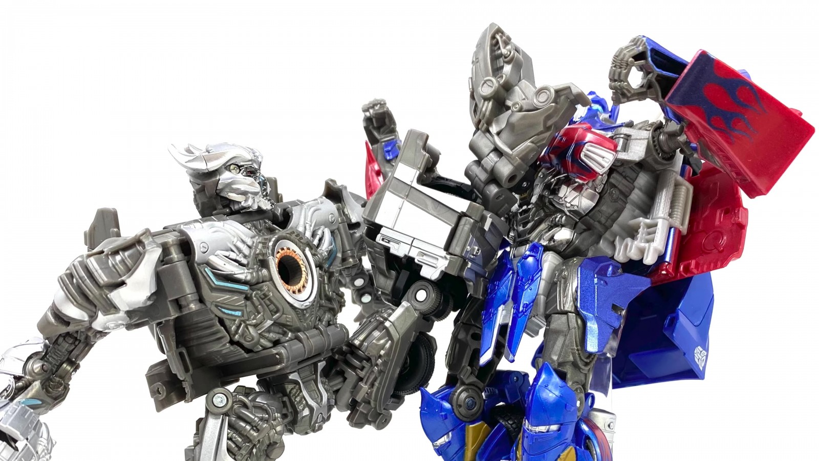 Transformers News: In Hand Images of Transformers Studio Series Galvatron and Arcee