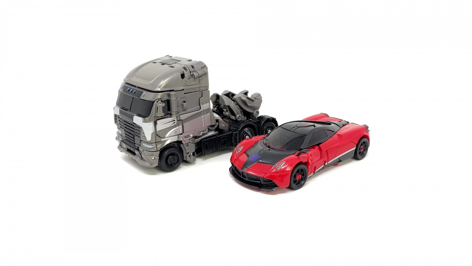 Transformers News: In Hand Images of Transformers Studio Series Galvatron and Arcee