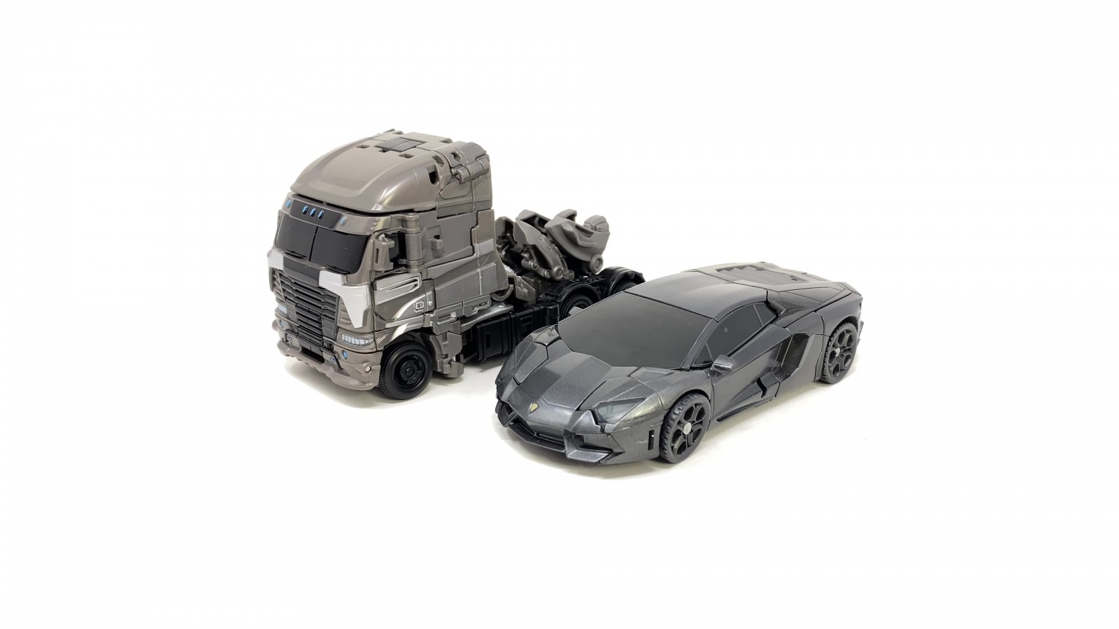 Transformers News: In Hand Images of Transformers Studio Series Galvatron and Arcee