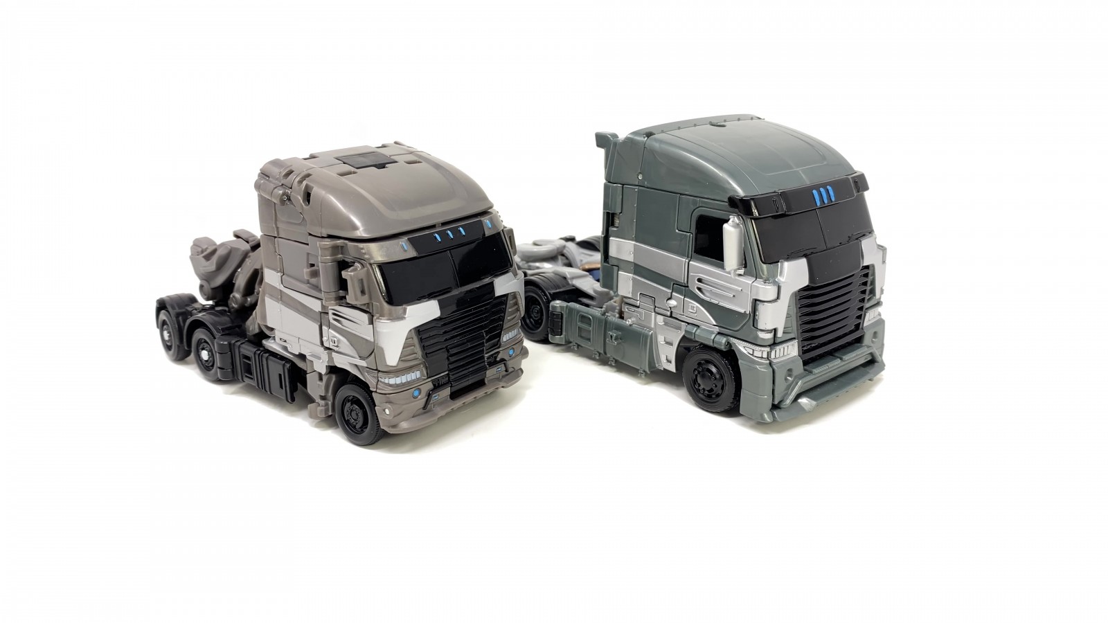 Transformers News: In Hand Images of Transformers Studio Series Galvatron and Arcee