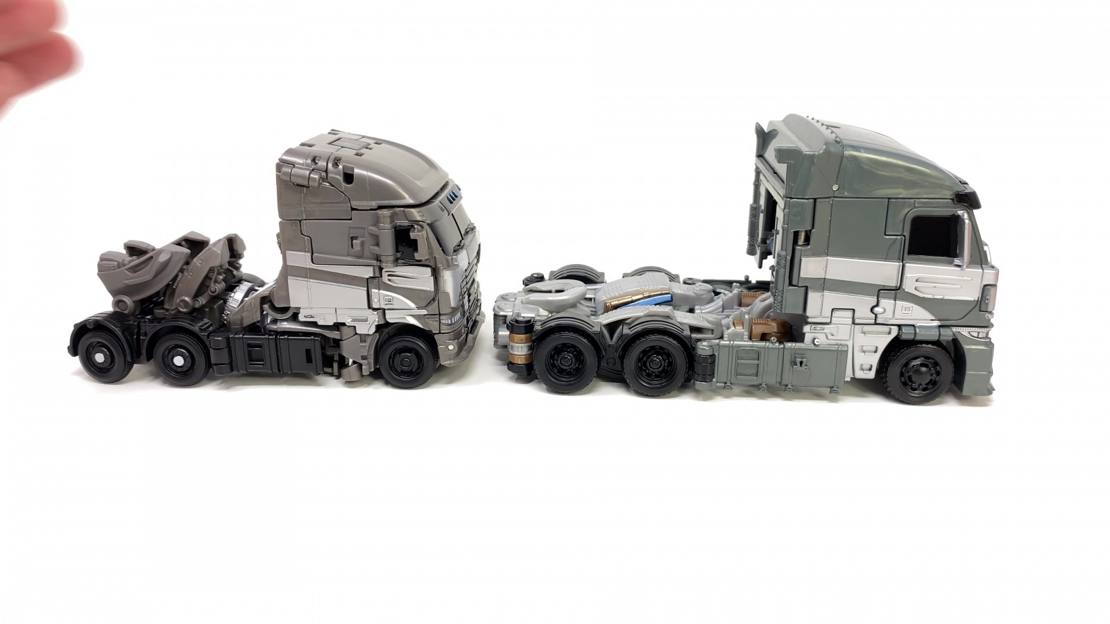 Transformers News: In Hand Images of Transformers Studio Series Galvatron and Arcee