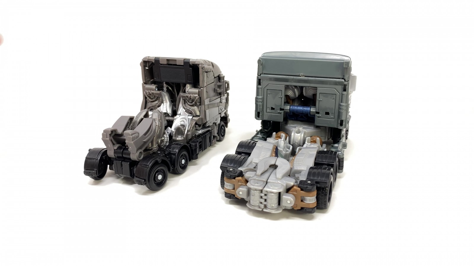 Transformers News: In Hand Images of Transformers Studio Series Galvatron and Arcee
