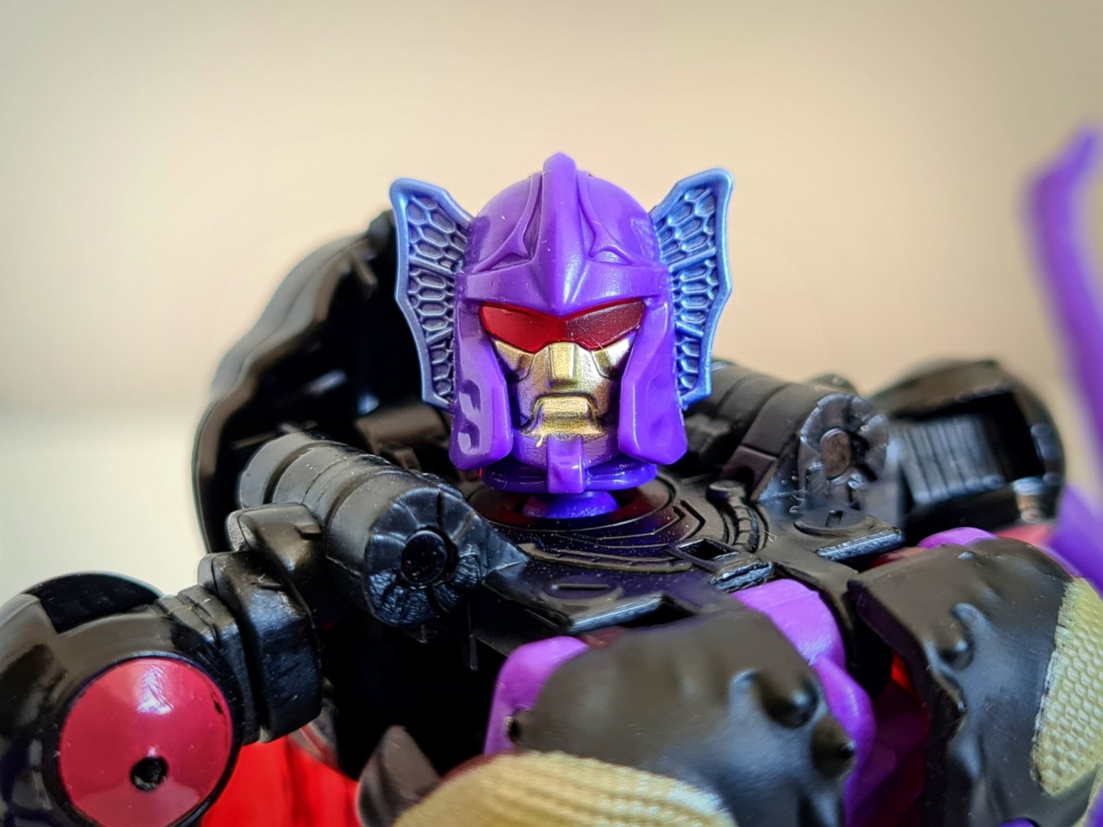 Transformers News: New Pics Show that the Transformers Creatures Collide 4 Pack Have Alternate Heads