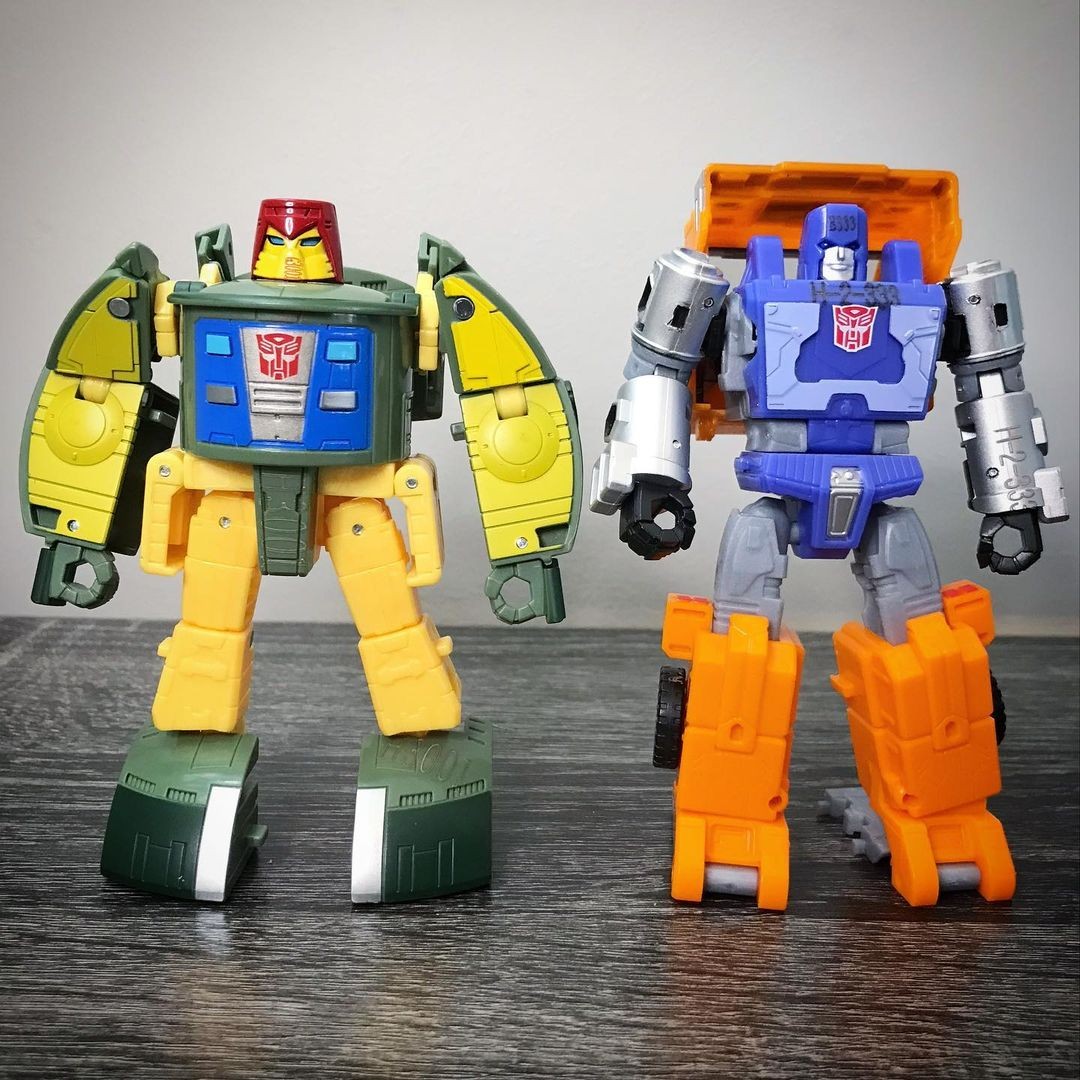 Transformers News: Hasbro Designer Reveals Velocitron Cosmos was Initially Based on Cybertronian Bumblebee Mold Transformers News: Hasbro Designer Reveals Velocitron Cosmos was Initially Based on Cybertronian Bumblebee Mold
