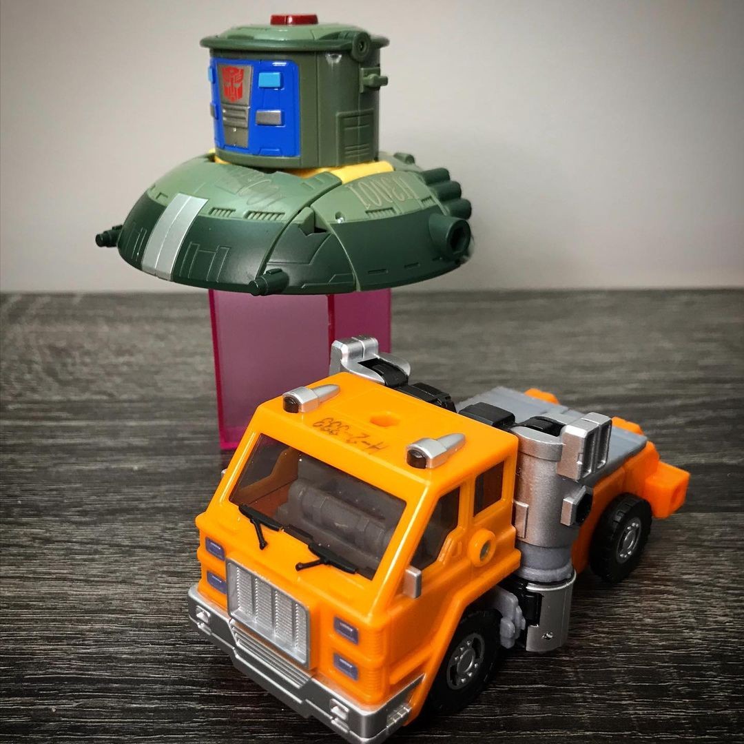 Transformers News: Hasbro Designer Reveals Velocitron Cosmos was Initially Based on Cybertronian Bumblebee Mold Transformers News: Hasbro Designer Reveals Velocitron Cosmos was Initially Based on Cybertronian Bumblebee Mold