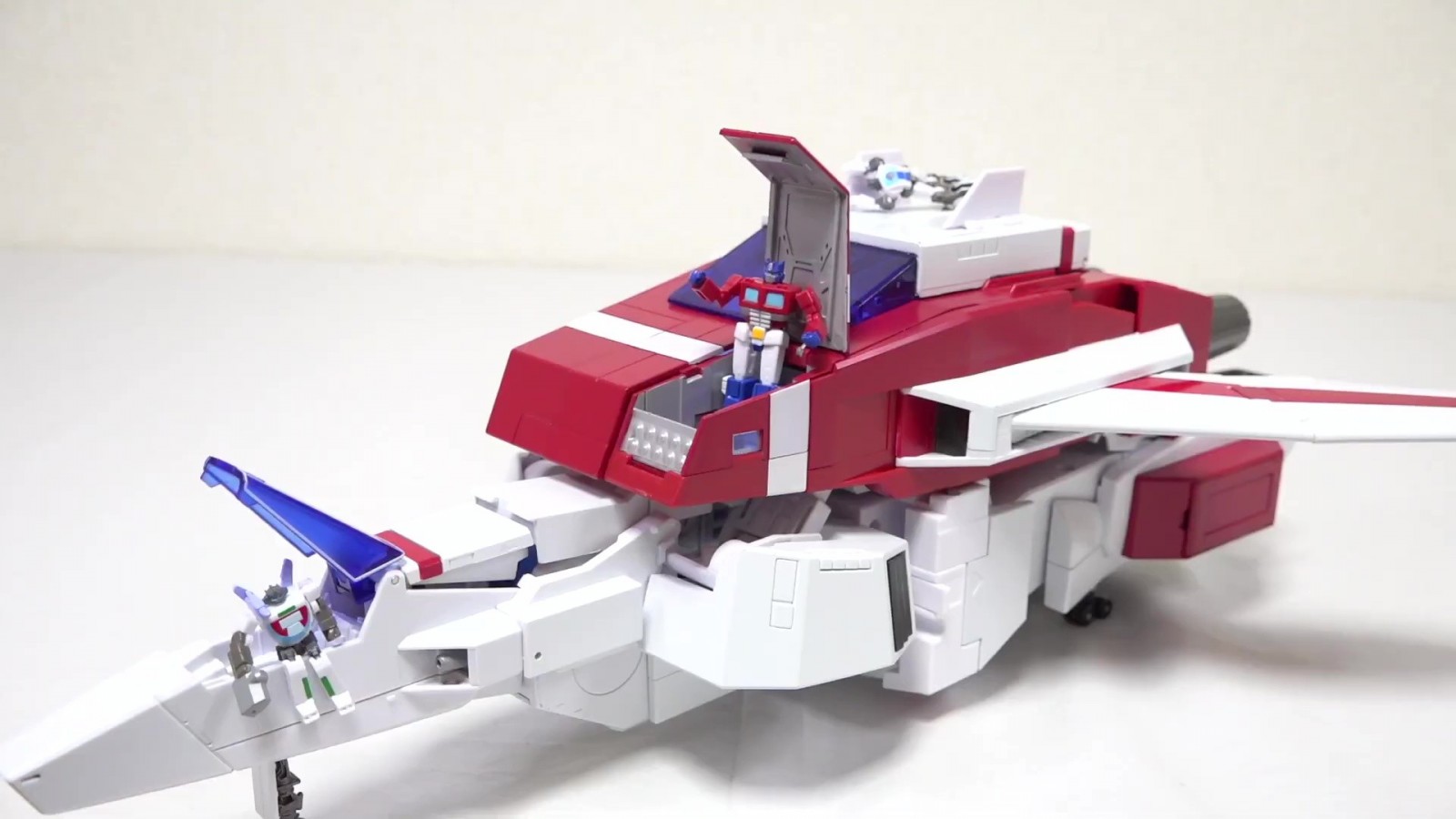 Transformers News: MP-57 Masterpiece Skyfire/Jetfire Review Shows a Different Scale Interpretation than Siege Line Transformers News: MP-57 Masterpiece Skyfire/Jetfire Review Shows a Different Scale Interpretation than Siege Line