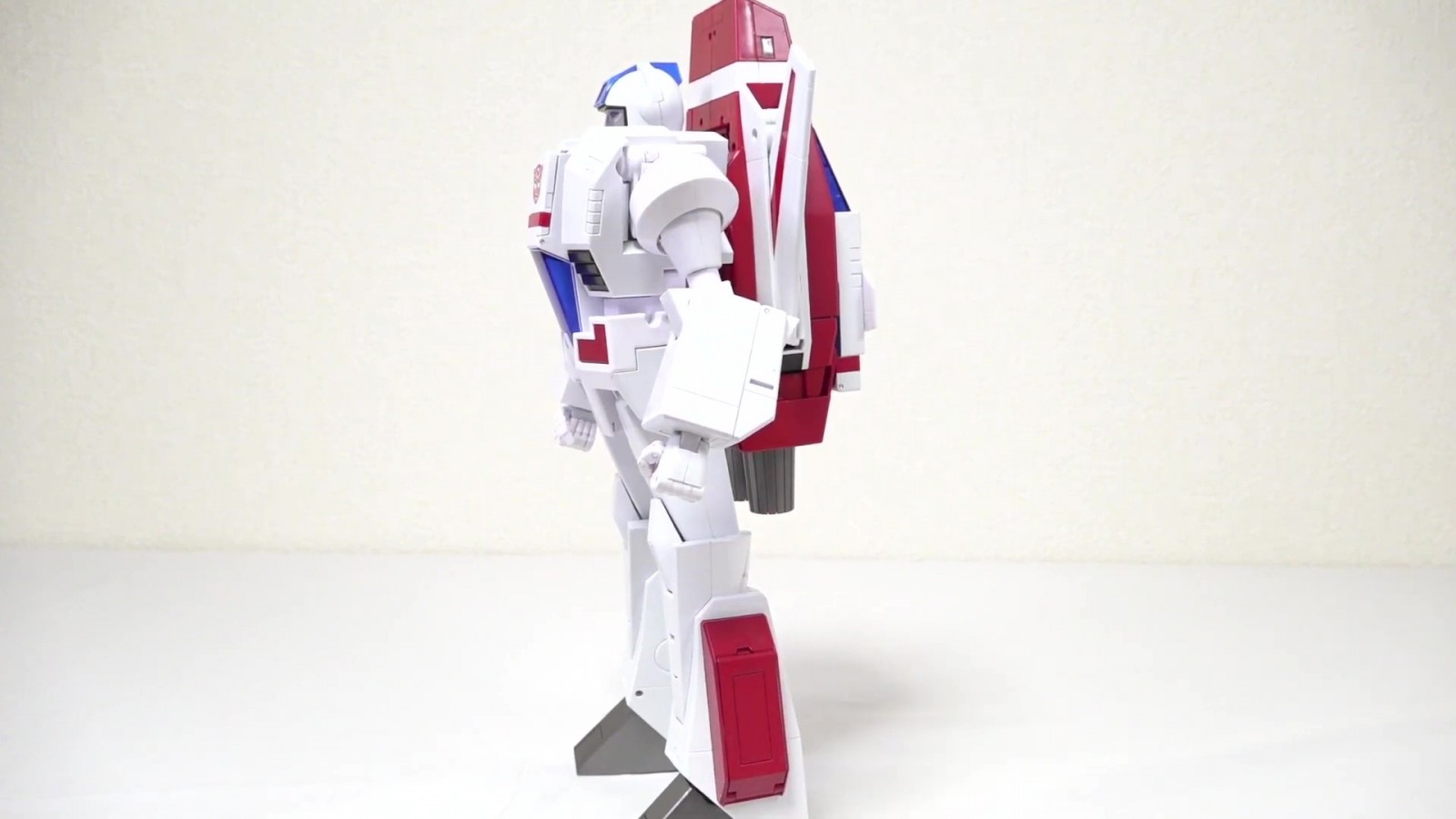 Transformers News: MP-57 Masterpiece Skyfire/Jetfire Review Shows a Different Scale Interpretation than Siege Line Transformers News: MP-57 Masterpiece Skyfire/Jetfire Review Shows a Different Scale Interpretation than Siege Line