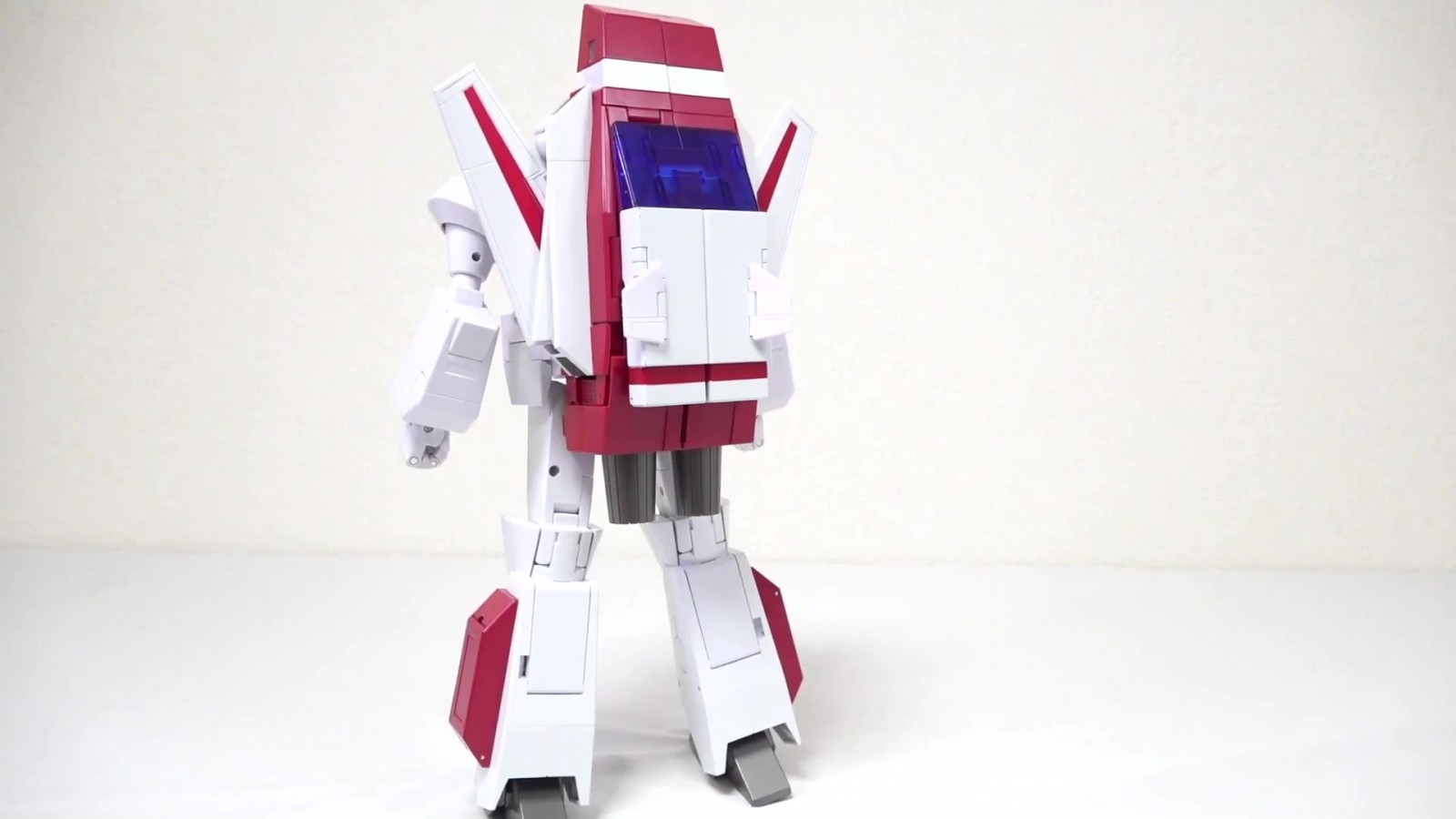 Transformers News: MP-57 Masterpiece Skyfire/Jetfire Review Shows a Different Scale Interpretation than Siege Line Transformers News: MP-57 Masterpiece Skyfire/Jetfire Review Shows a Different Scale Interpretation than Siege Line
