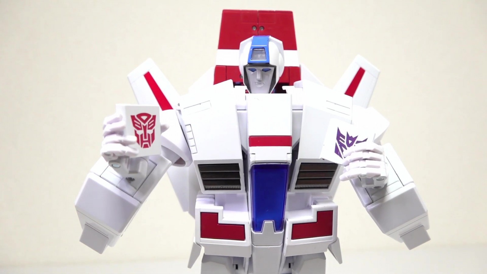 Transformers News: MP-57 Masterpiece Skyfire/Jetfire Review Shows a Different Scale Interpretation than Siege Line Transformers News: MP-57 Masterpiece Skyfire/Jetfire Review Shows a Different Scale Interpretation than Siege Line