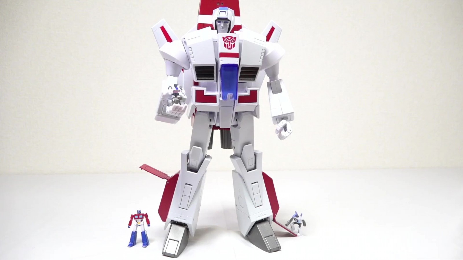 Transformers News: MP-57 Masterpiece Skyfire/Jetfire Review Shows a Different Scale Interpretation than Siege Line Transformers News: MP-57 Masterpiece Skyfire/Jetfire Review Shows a Different Scale Interpretation than Siege Line