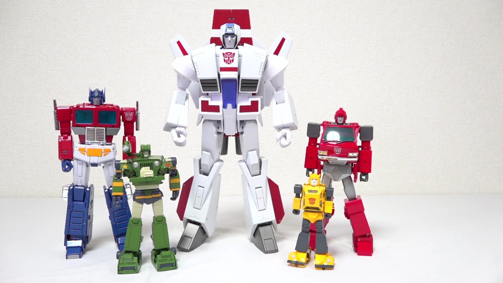 Transformers News: MP-57 Masterpiece Skyfire/Jetfire Review Shows a Different Scale Interpretation than Siege Line Transformers News: MP-57 Masterpiece Skyfire/Jetfire Review Shows a Different Scale Interpretation than Siege Line