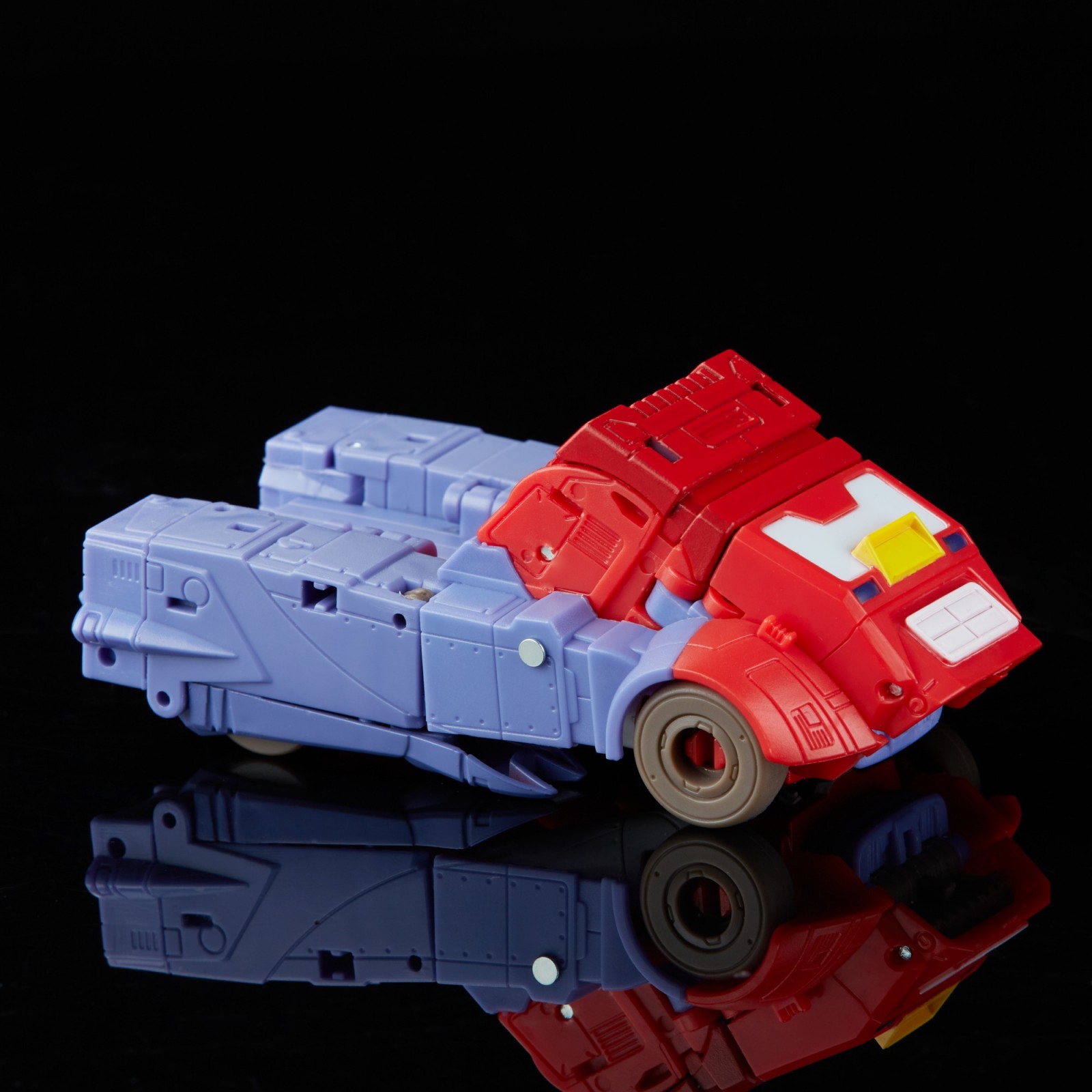 Transformers News: Clearer Images of SDCC Legacy Reveals and First Look at Skullgrin's Alt Mode Transformers News: Clearer Images of SDCC Legacy Reveals and First Look at Skullgrin's Alt Mode