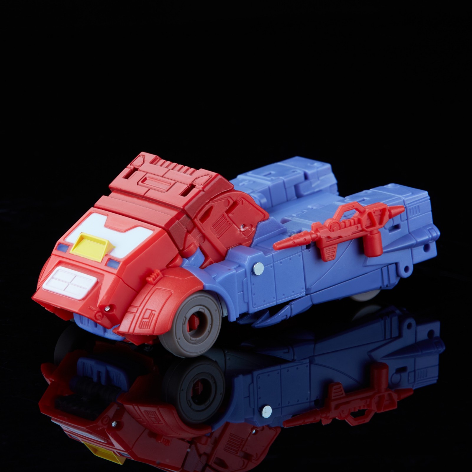 Transformers News: Clearer Images of SDCC Legacy Reveals and First Look at Skullgrin's Alt Mode Transformers News: Clearer Images of SDCC Legacy Reveals and First Look at Skullgrin's Alt Mode