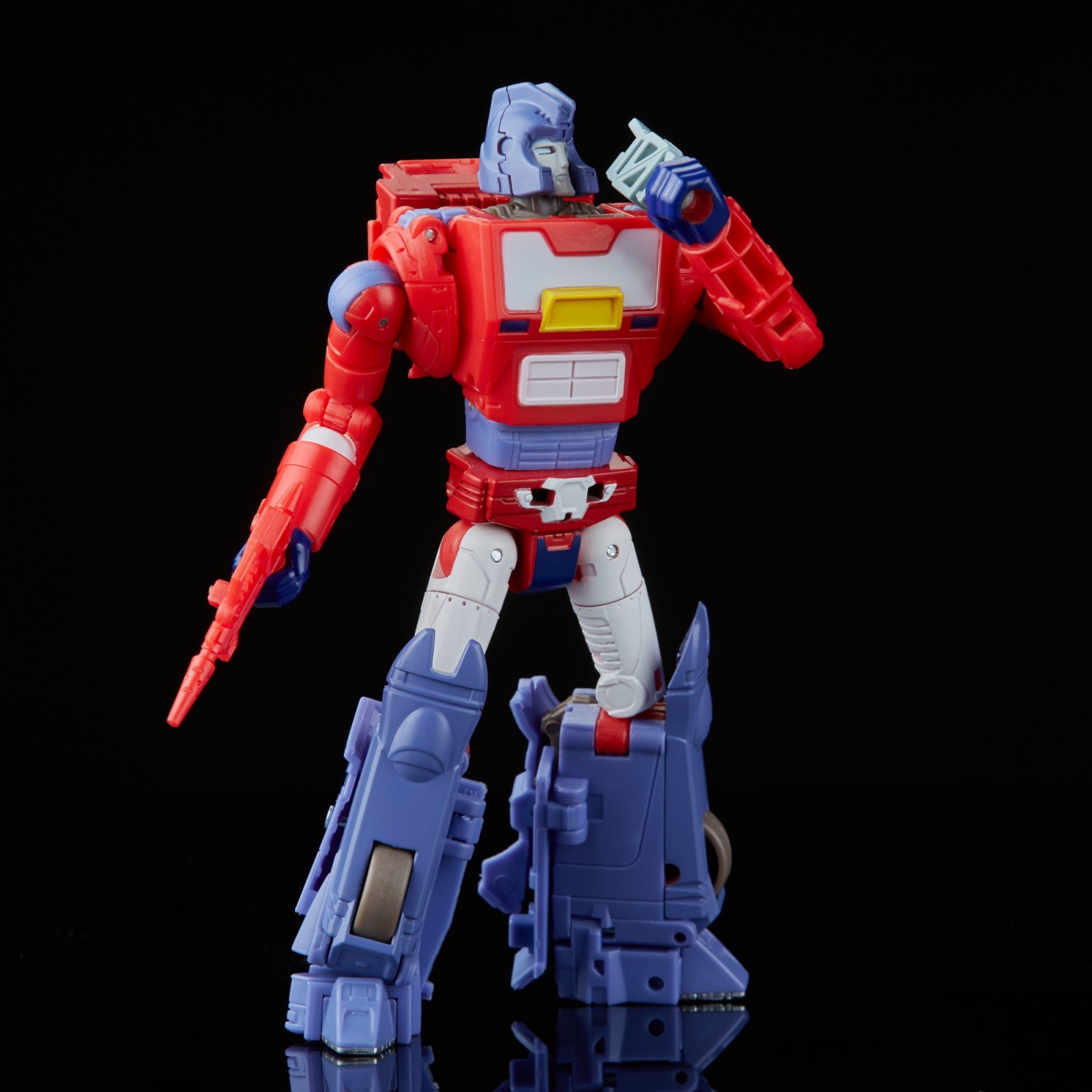Transformers News: Clearer Images of SDCC Legacy Reveals and First Look at Skullgrin's Alt Mode Transformers News: Clearer Images of SDCC Legacy Reveals and First Look at Skullgrin's Alt Mode