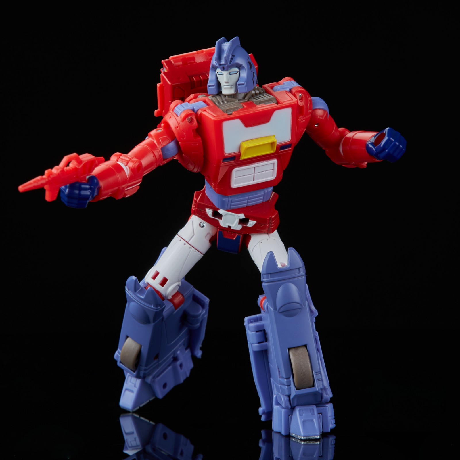 Transformers News: Clearer Images of SDCC Legacy Reveals and First Look at Skullgrin's Alt Mode Transformers News: Clearer Images of SDCC Legacy Reveals and First Look at Skullgrin's Alt Mode