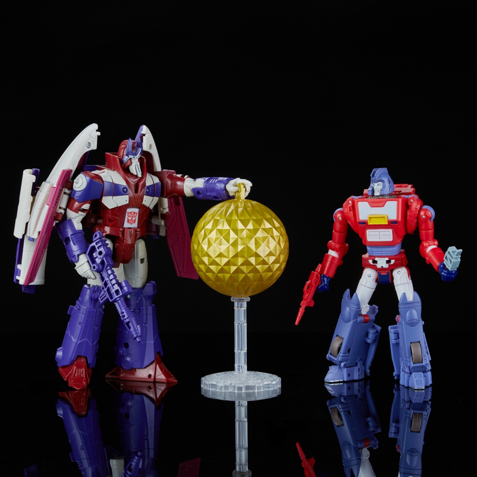 Transformers News: Clearer Images of SDCC Legacy Reveals and First Look at Skullgrin's Alt Mode Transformers News: Clearer Images of SDCC Legacy Reveals and First Look at Skullgrin's Alt Mode