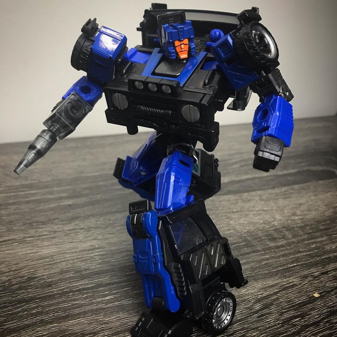 Transformers News: New In Hand Images of Latest Legacy Reveals + BTS Info on them like Explaining Megatron's Face Transformers News: New In Hand Images of Latest Legacy Reveals + BTS Info on them like Explaining Megatron's Face