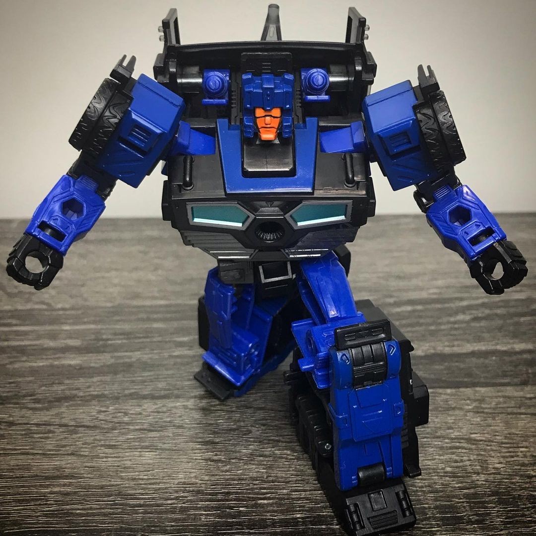 Transformers News: New In Hand Images of Latest Legacy Reveals + BTS Info on them like Explaining Megatron's Face Transformers News: New In Hand Images of Latest Legacy Reveals + BTS Info on them like Explaining Megatron's Face