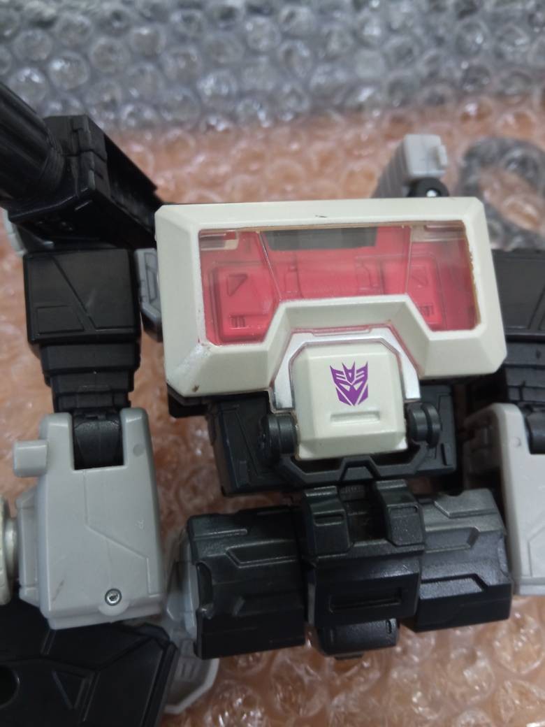 Transformers News: First In Hand Images of Magnificus (Black Perceptor) Showing New Headsculpt Transformers News: First In Hand Images of Magnificus (Black Perceptor) Showing New Headsculpt