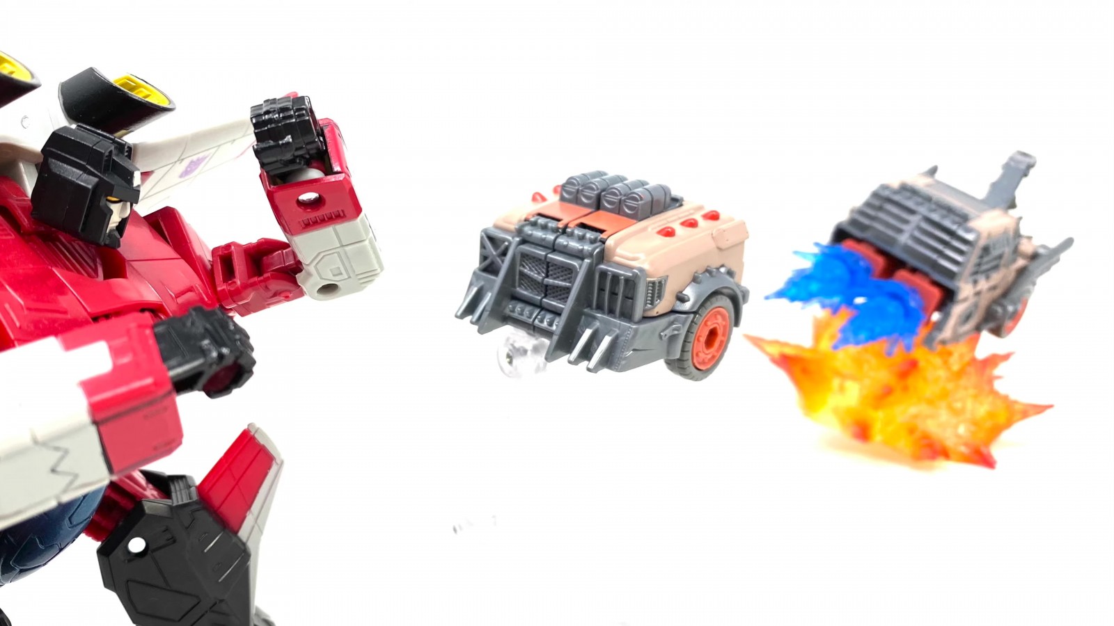 Transformers News: In Hand Images of Legacy EV Scraphook and Needlenose + Video Review Transformers News: In Hand Images of Legacy EV Scraphook and Needlenose + Video Review