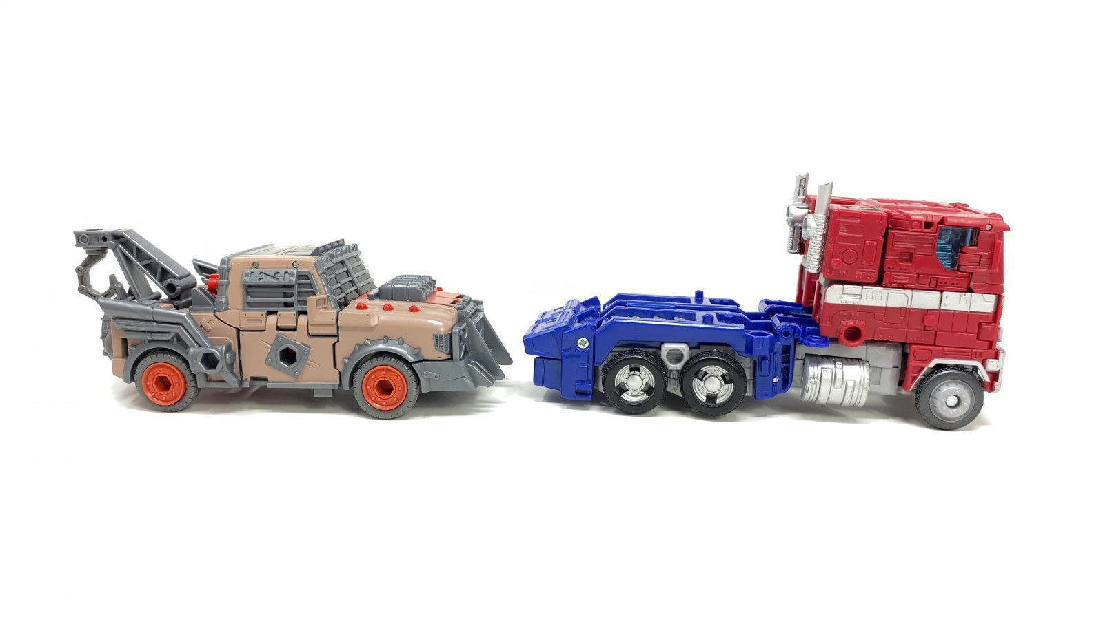 Transformers News: In Hand Images of Legacy EV Scraphook and Needlenose + Video Review Transformers News: In Hand Images of Legacy EV Scraphook and Needlenose + Video Review