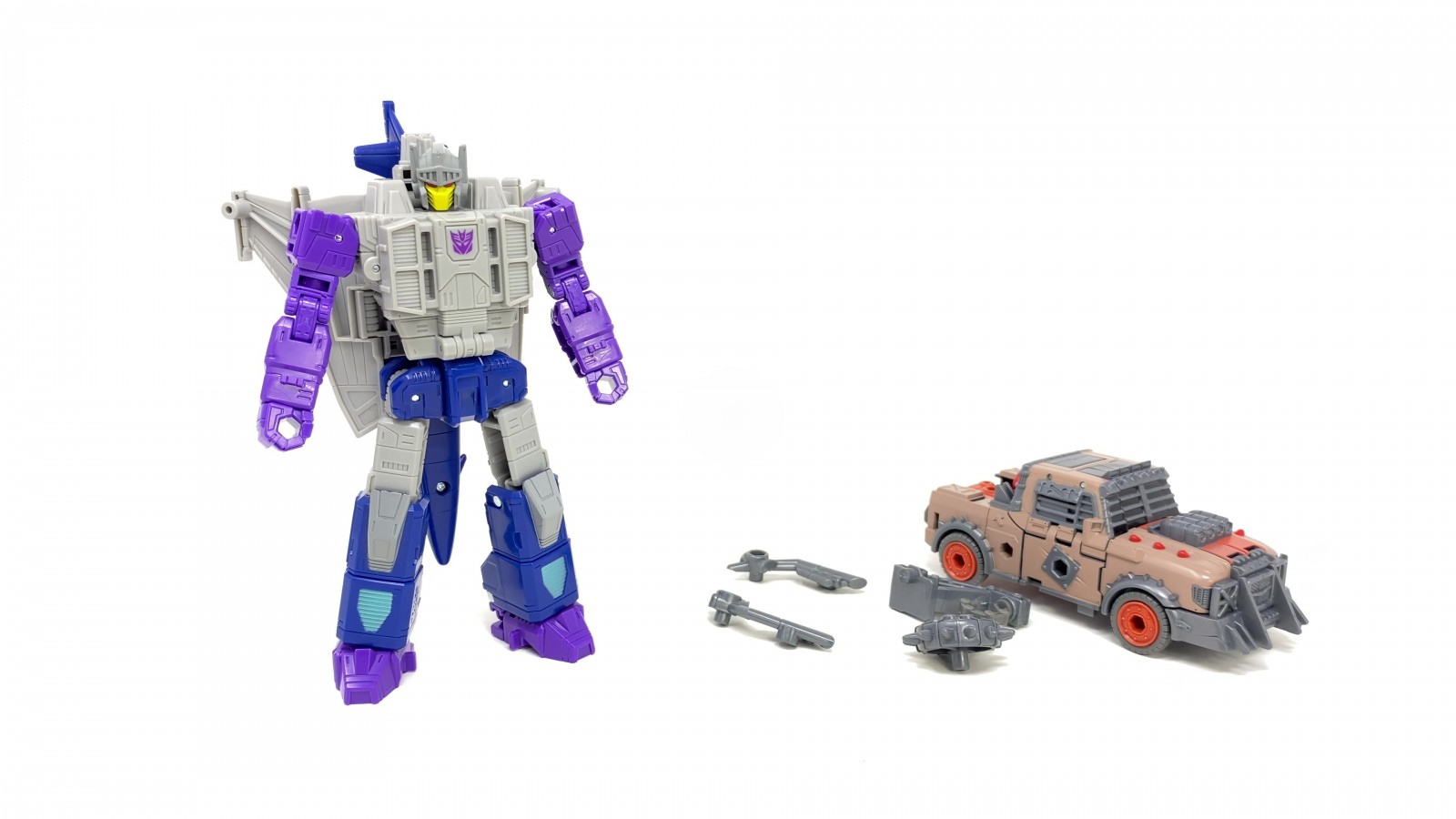Transformers News: In Hand Images of Legacy EV Scraphook and Needlenose + Video Review Transformers News: In Hand Images of Legacy EV Scraphook and Needlenose + Video Review