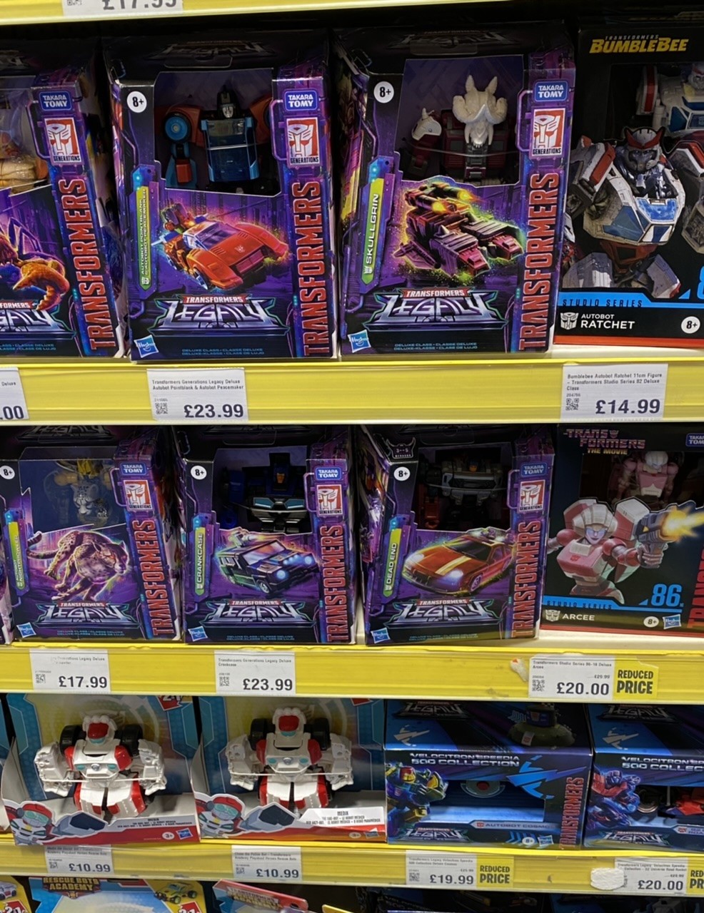 Transformers News: Legacy Wave 3 Deluxes and Voyagers Found in UK Transformers News: Legacy Wave 3 Deluxes and Voyagers Found in UK