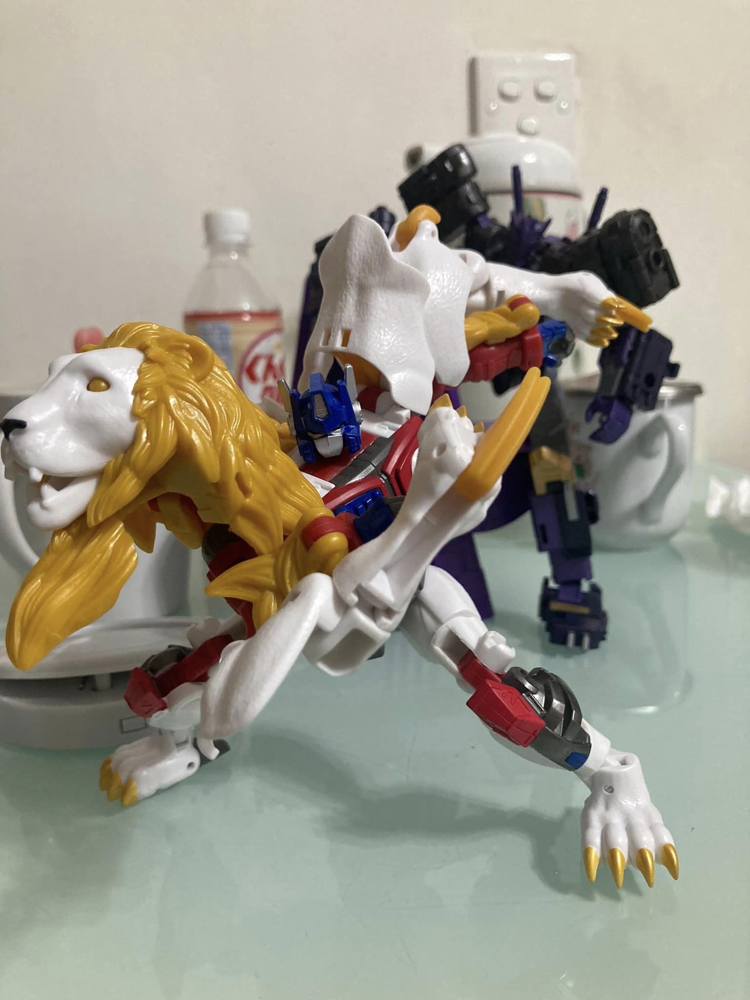 Transformers News: In Hand Images of Transformers Legacy Tarn and Leo Prime Transformers News: In Hand Images of Transformers Legacy Tarn and Leo Prime