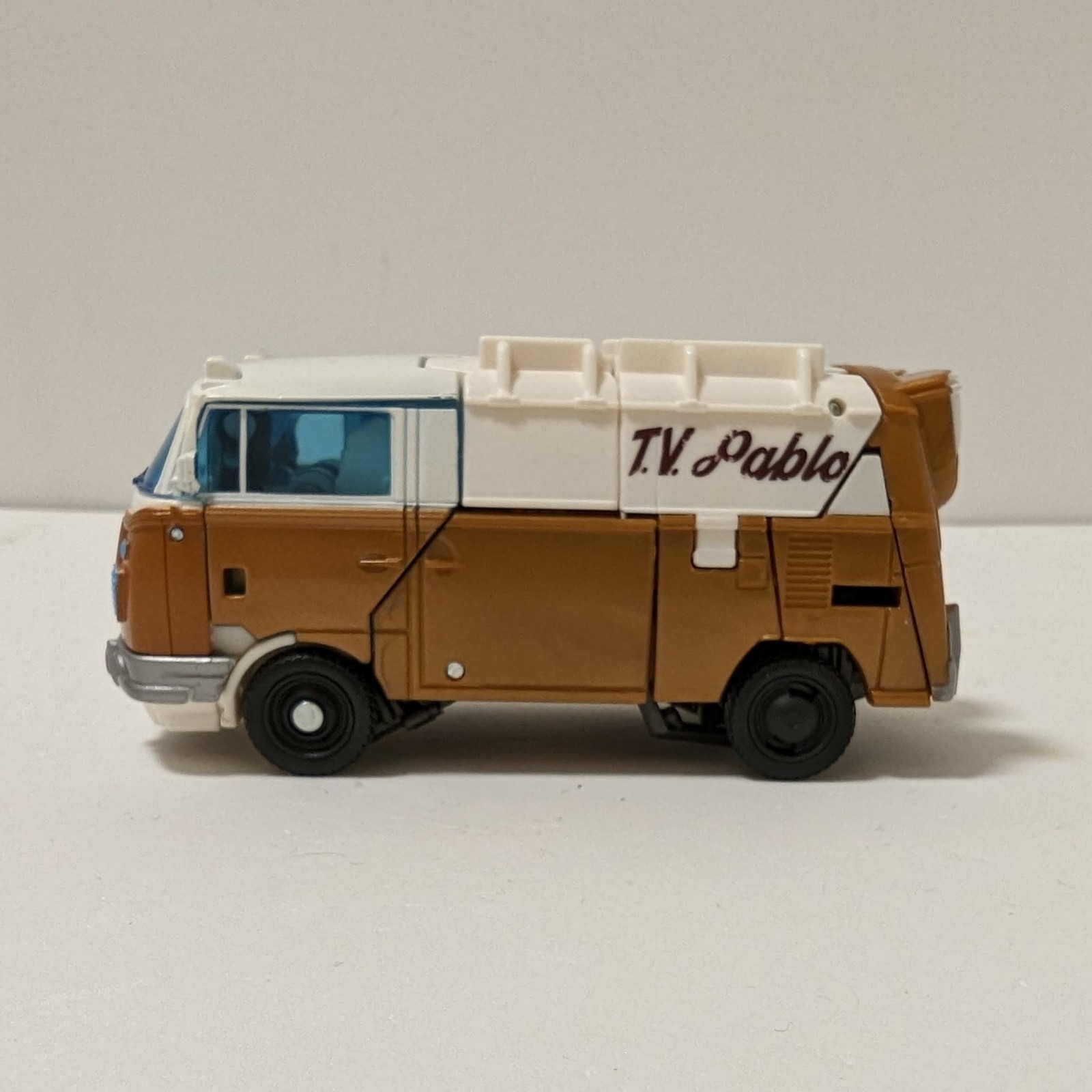 Transformers News: First Look at ROTB Wheeljack and Nightbird Toys shows Wheeljack got a Major Redesign Transformers News: First Look at ROTB Wheeljack and Nightbird Toys shows Wheeljack got a Major Redesign