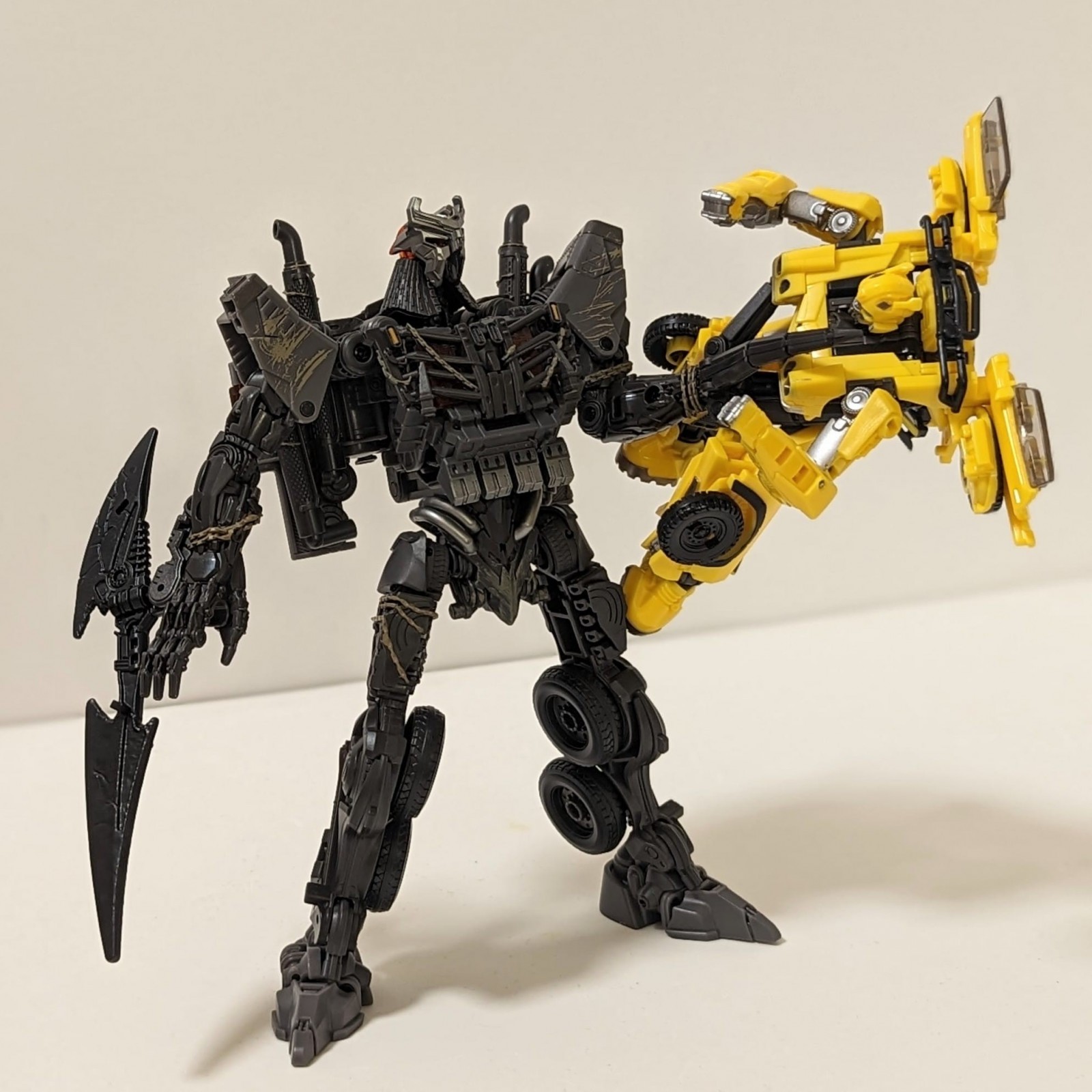 Transformers News: More Images of Studio Series Scourge Showing Size Comparisons Transformers News: More Images of Studio Series Scourge Showing Size Comparisons