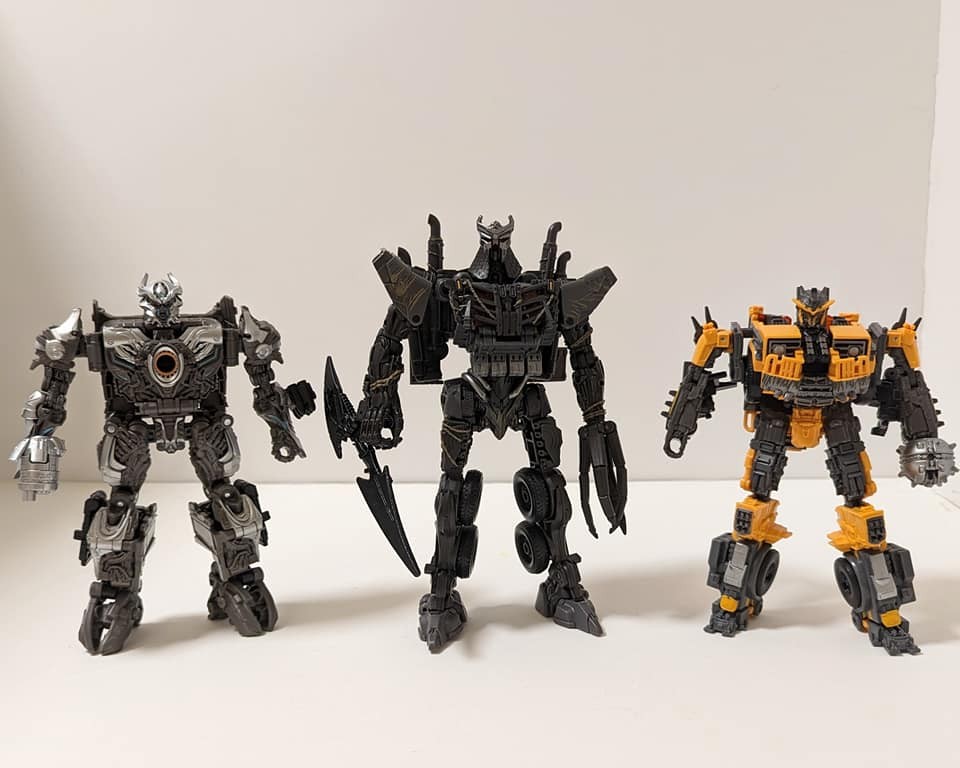 Transformers News: More Images of Studio Series Scourge Showing Size Comparisons Transformers News: More Images of Studio Series Scourge Showing Size Comparisons