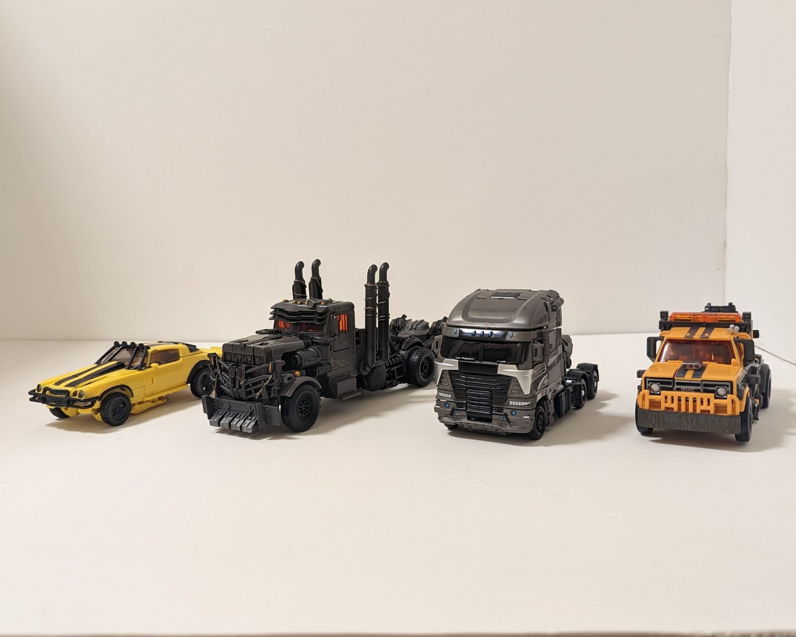 Transformers News: More Images of Studio Series Scourge Showing Size Comparisons Transformers News: More Images of Studio Series Scourge Showing Size Comparisons