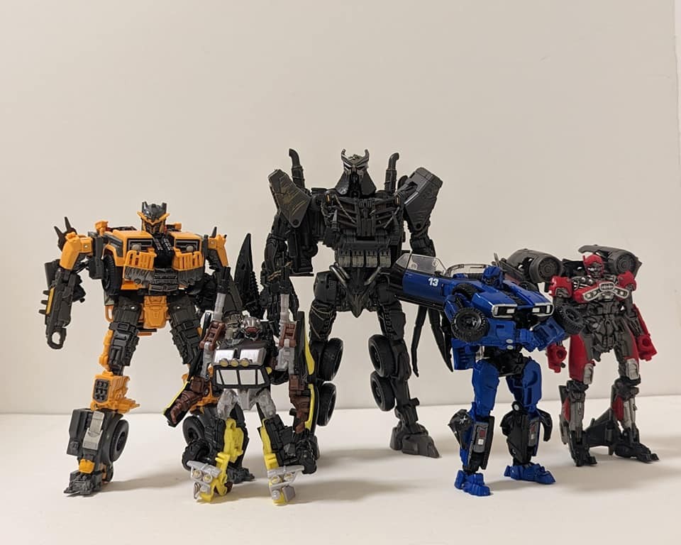 Transformers News: More Images of Studio Series Scourge Showing Size Comparisons Transformers News: More Images of Studio Series Scourge Showing Size Comparisons