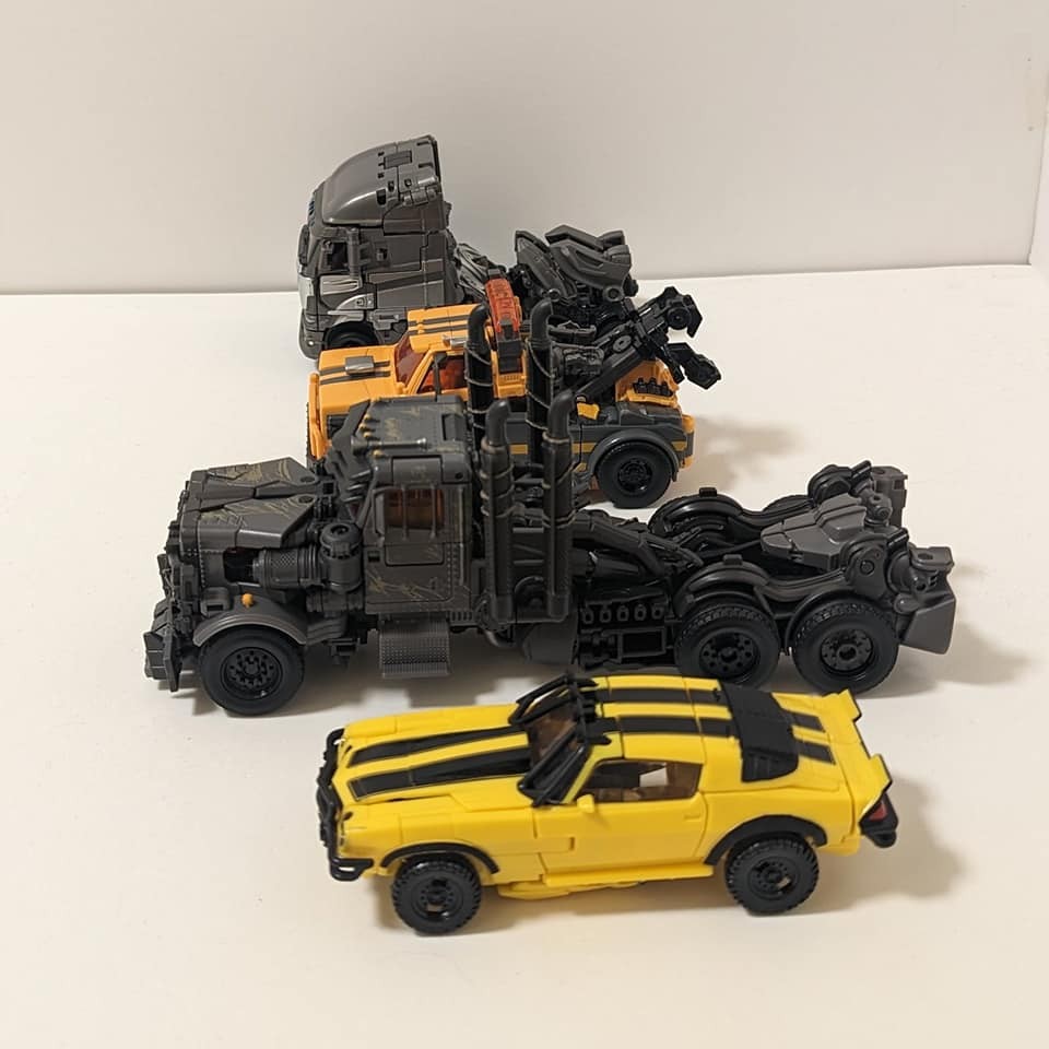 Transformers News: More Images of Studio Series Scourge Showing Size Comparisons Transformers News: More Images of Studio Series Scourge Showing Size Comparisons