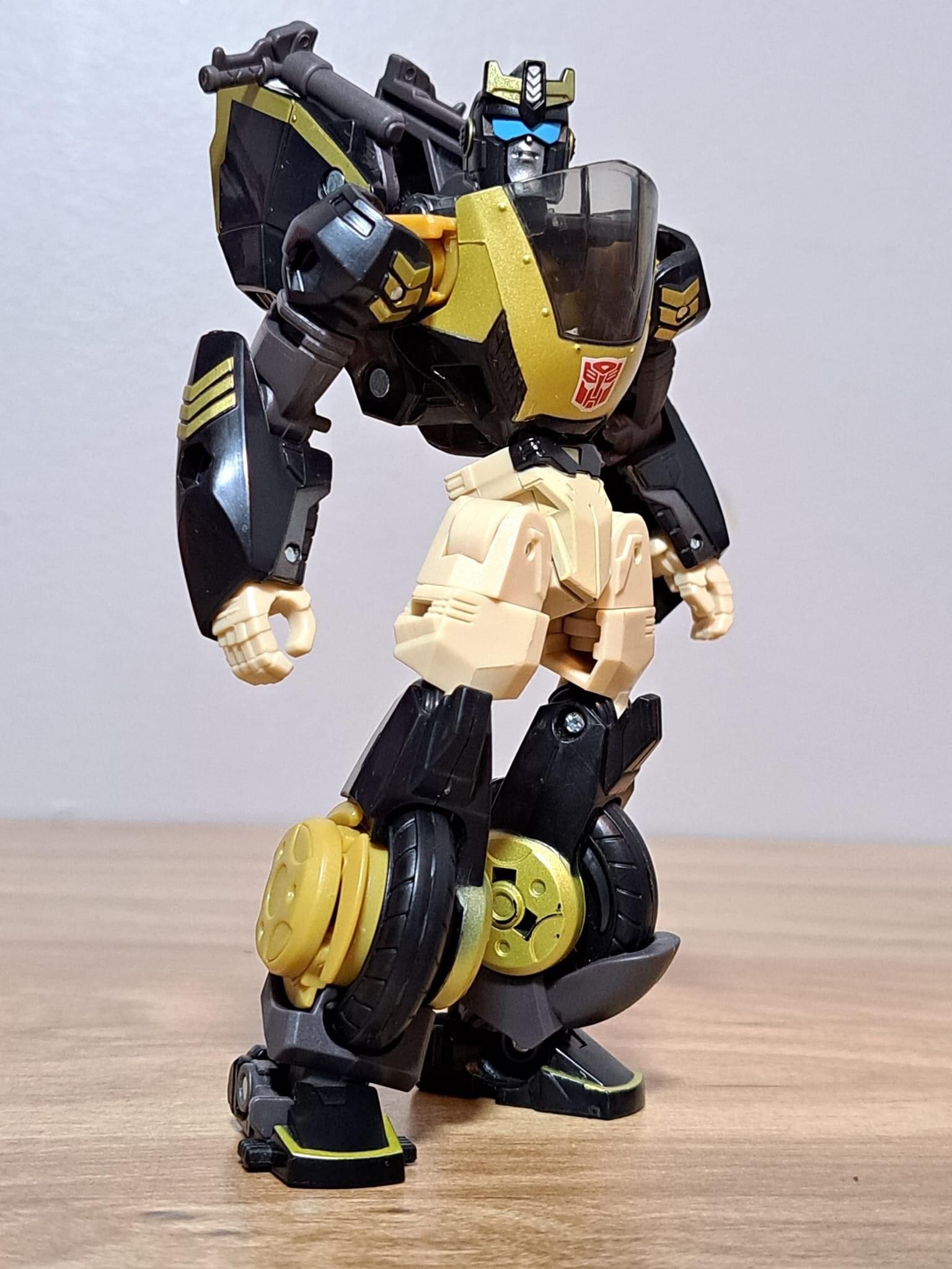 Transformers News: New Images and Review for Transformers Legacy Animated Prowl