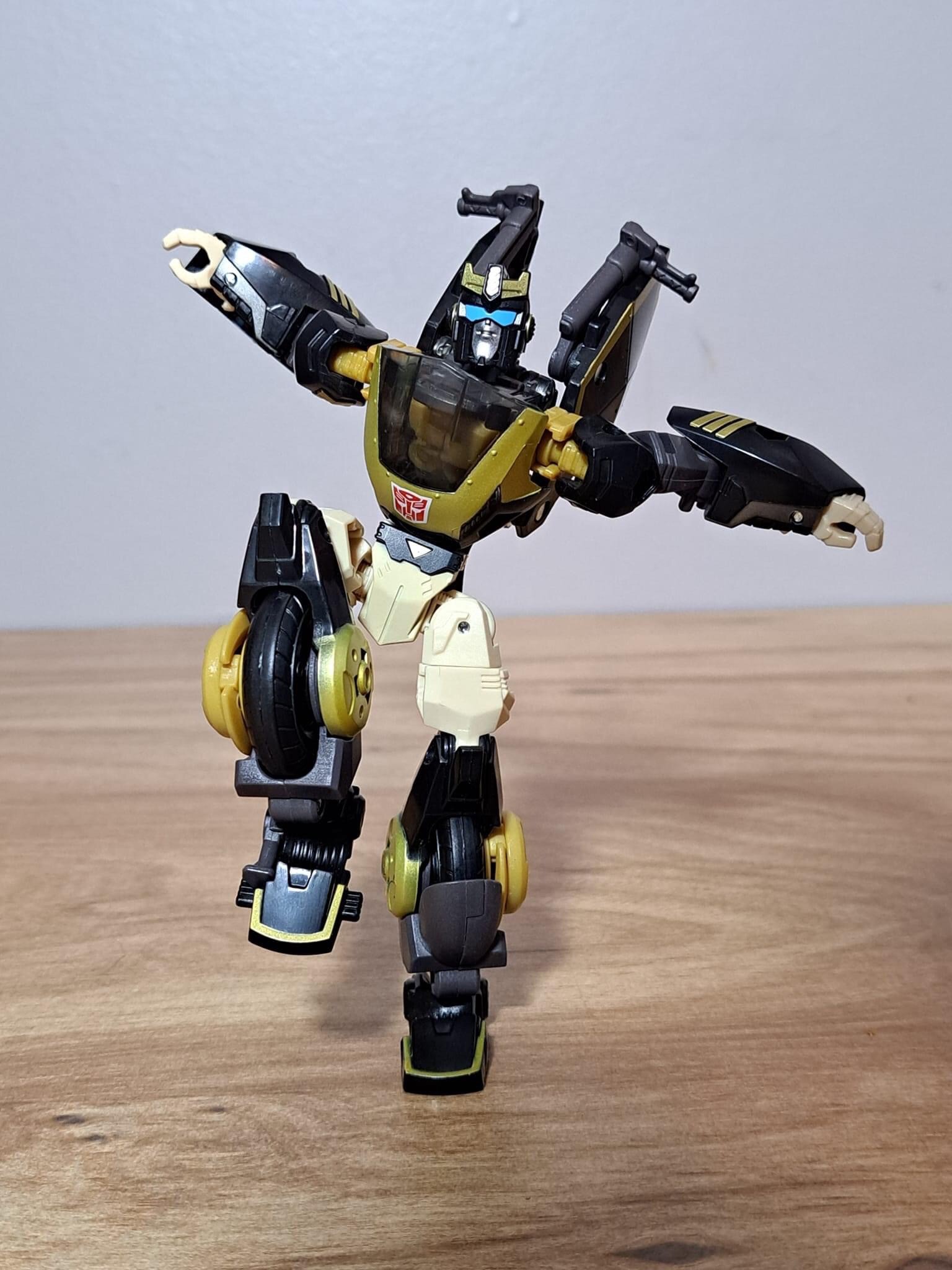 Transformers News: New Images and Review for Transformers Legacy Animated Prowl