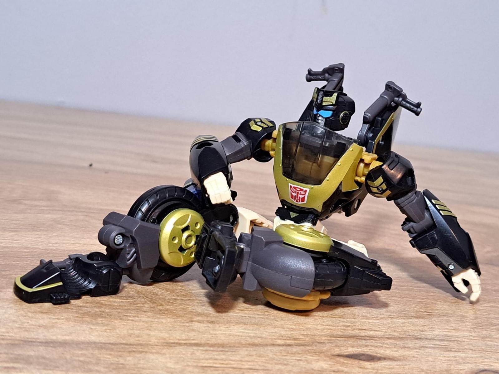 Transformers News: New Images and Review for Transformers Legacy Animated Prowl