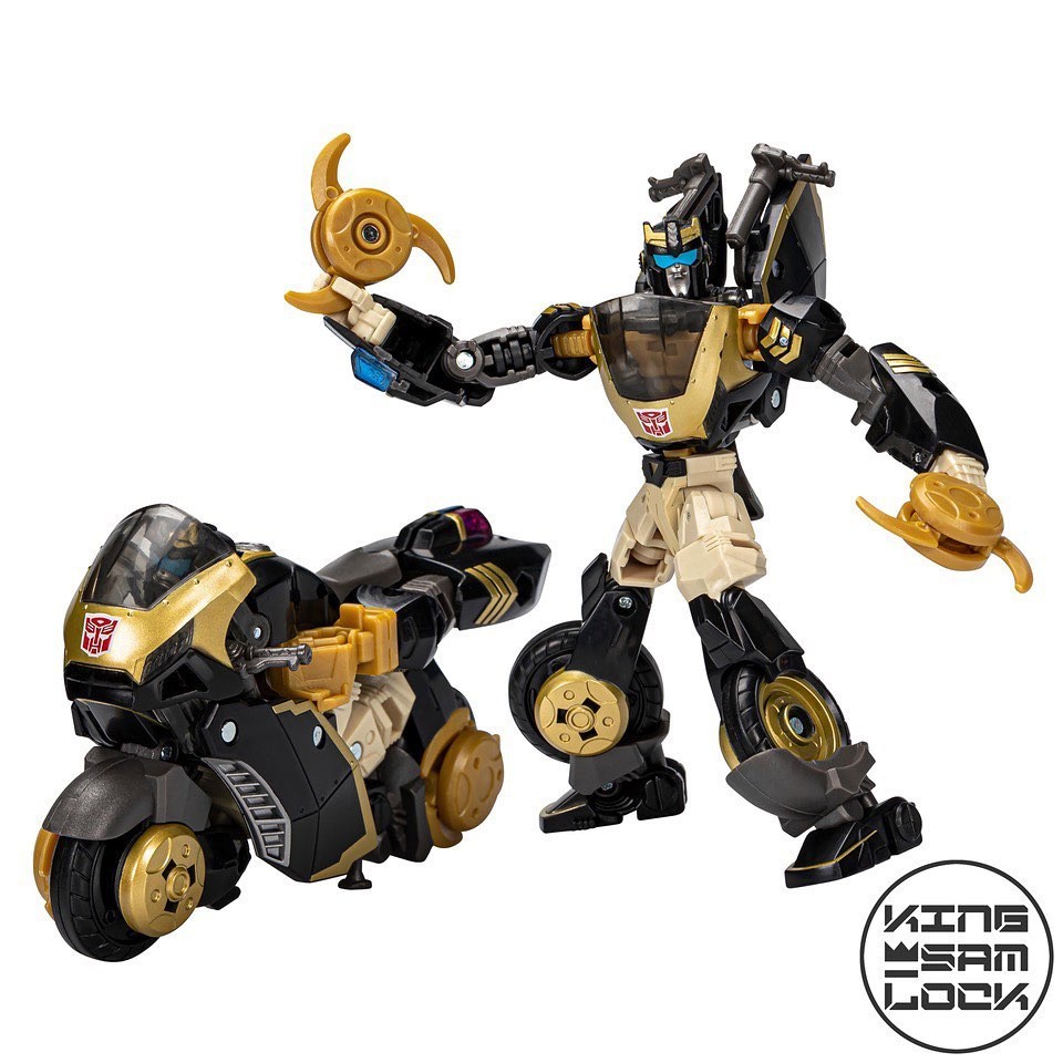 Transformers News: Here is How Legacy Skyquake Looked Originally and how it was Redesigned